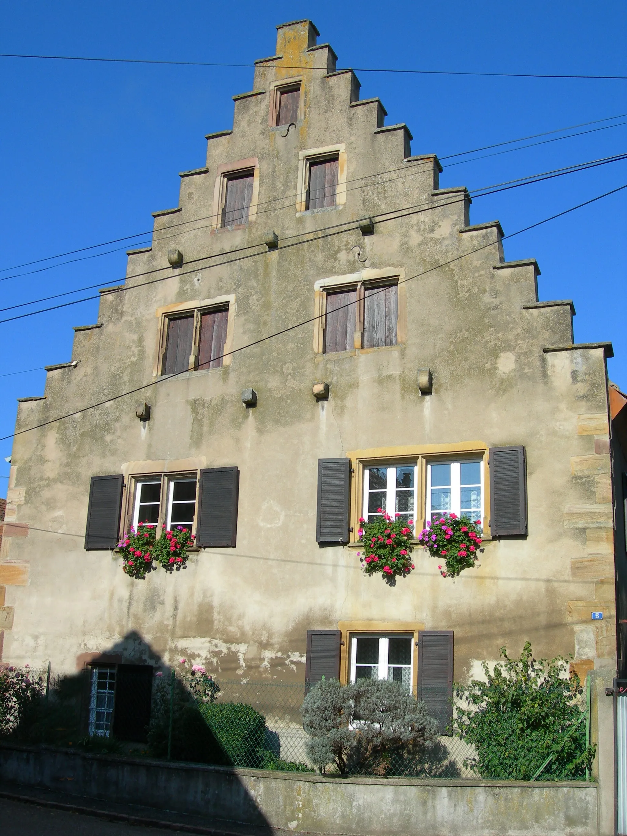 Photo showing: Maison se situant à la rue Basse à Gundolsheim.