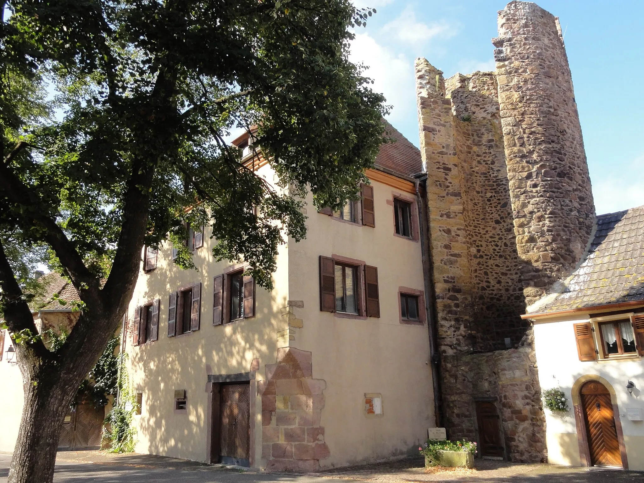 Photo showing: This building is indexed in the base Mérimée, a database of architectural heritage maintained by the French Ministry of Culture, under the reference IA68003590 .