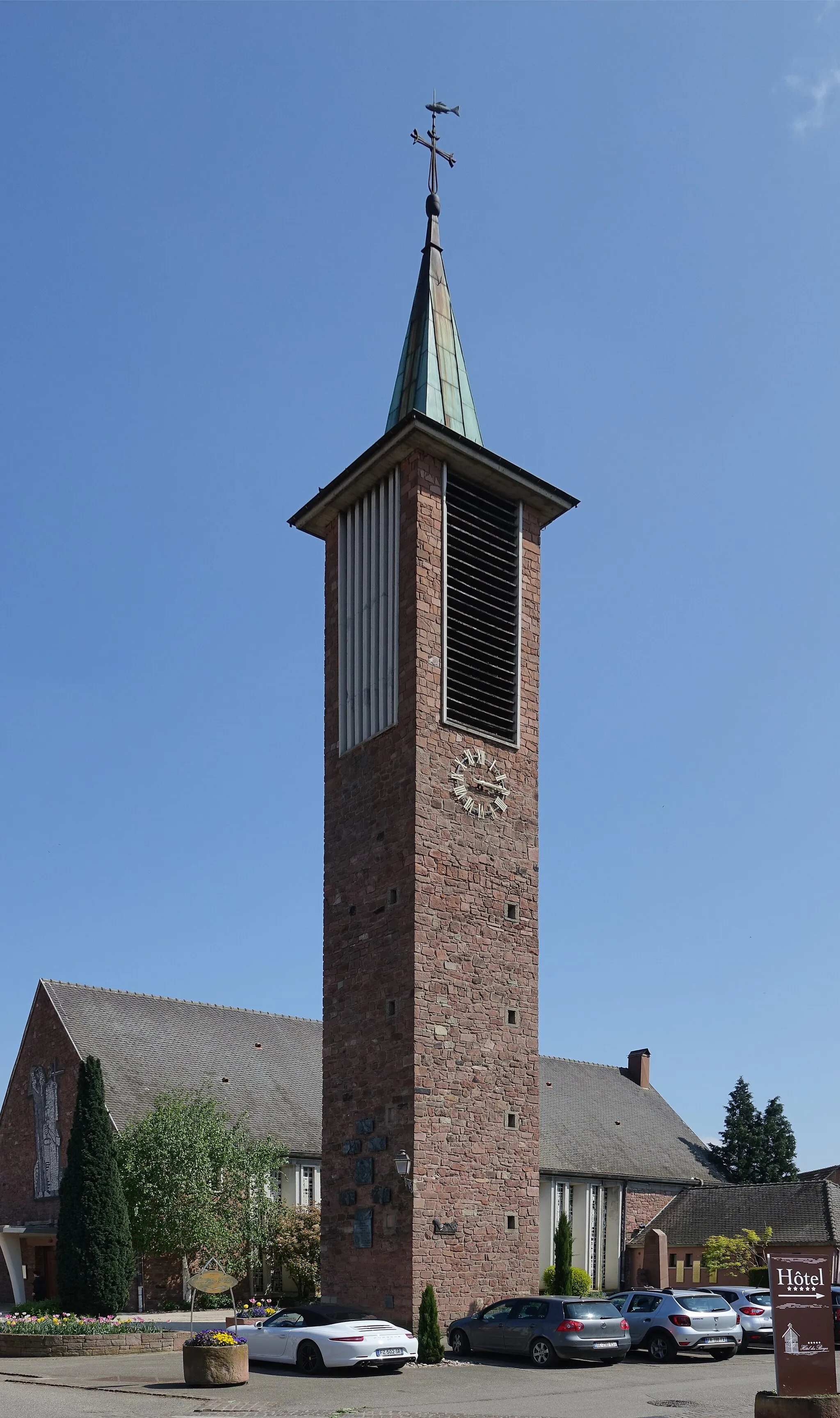 Photo showing: Bell tower of the Saints-Pierre-et-Paul church in Illhaeusern (Haut-Rhin, France).