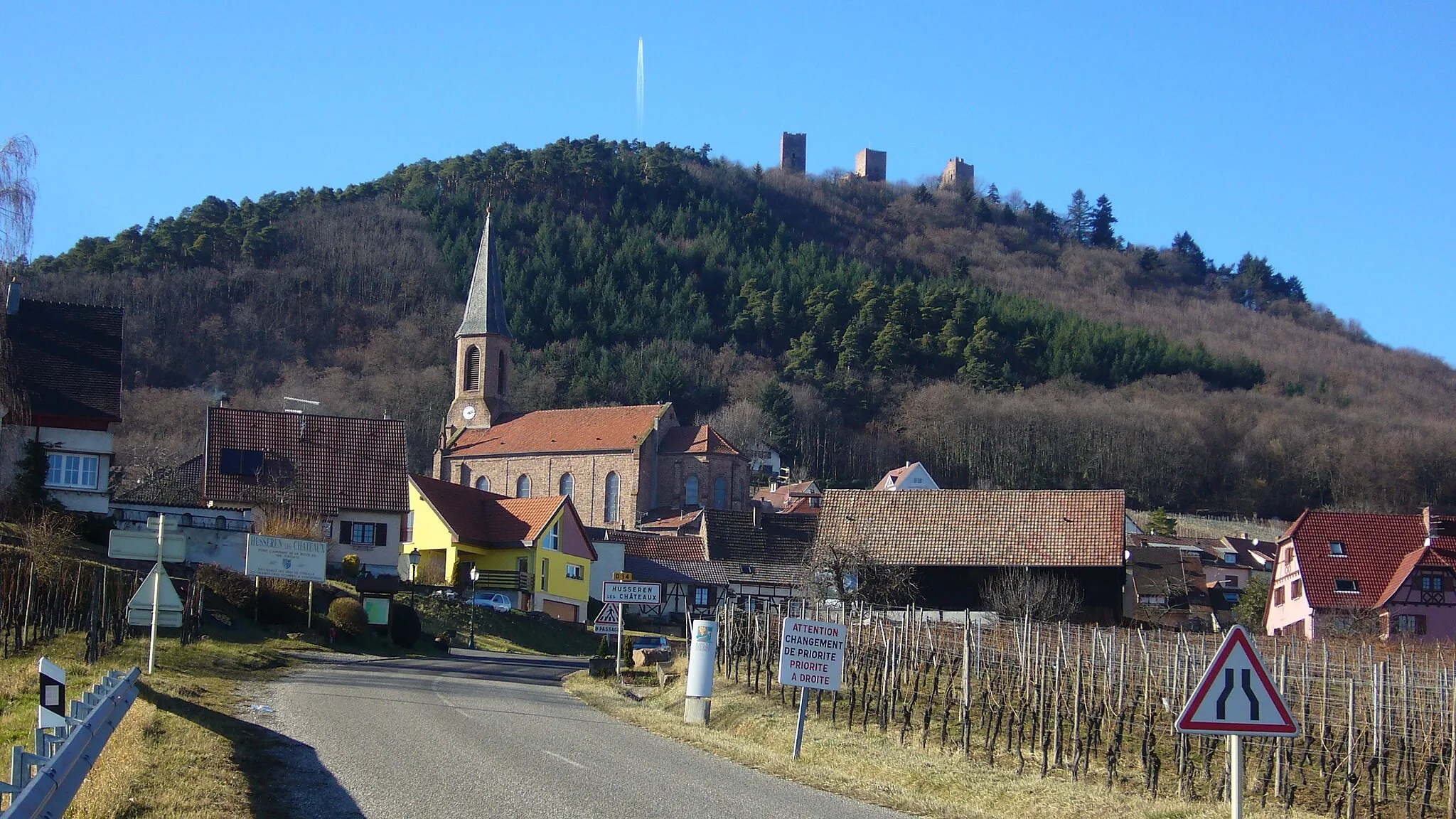 Photo showing: L'entrée du village de Husseren-Les-Châteaux (Haut-Rhin)