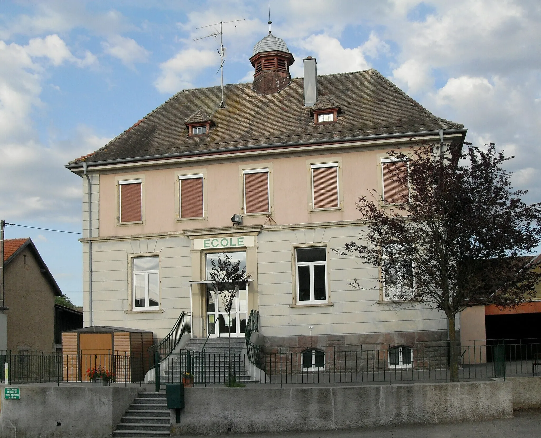 Photo showing: L'école de Largitzen