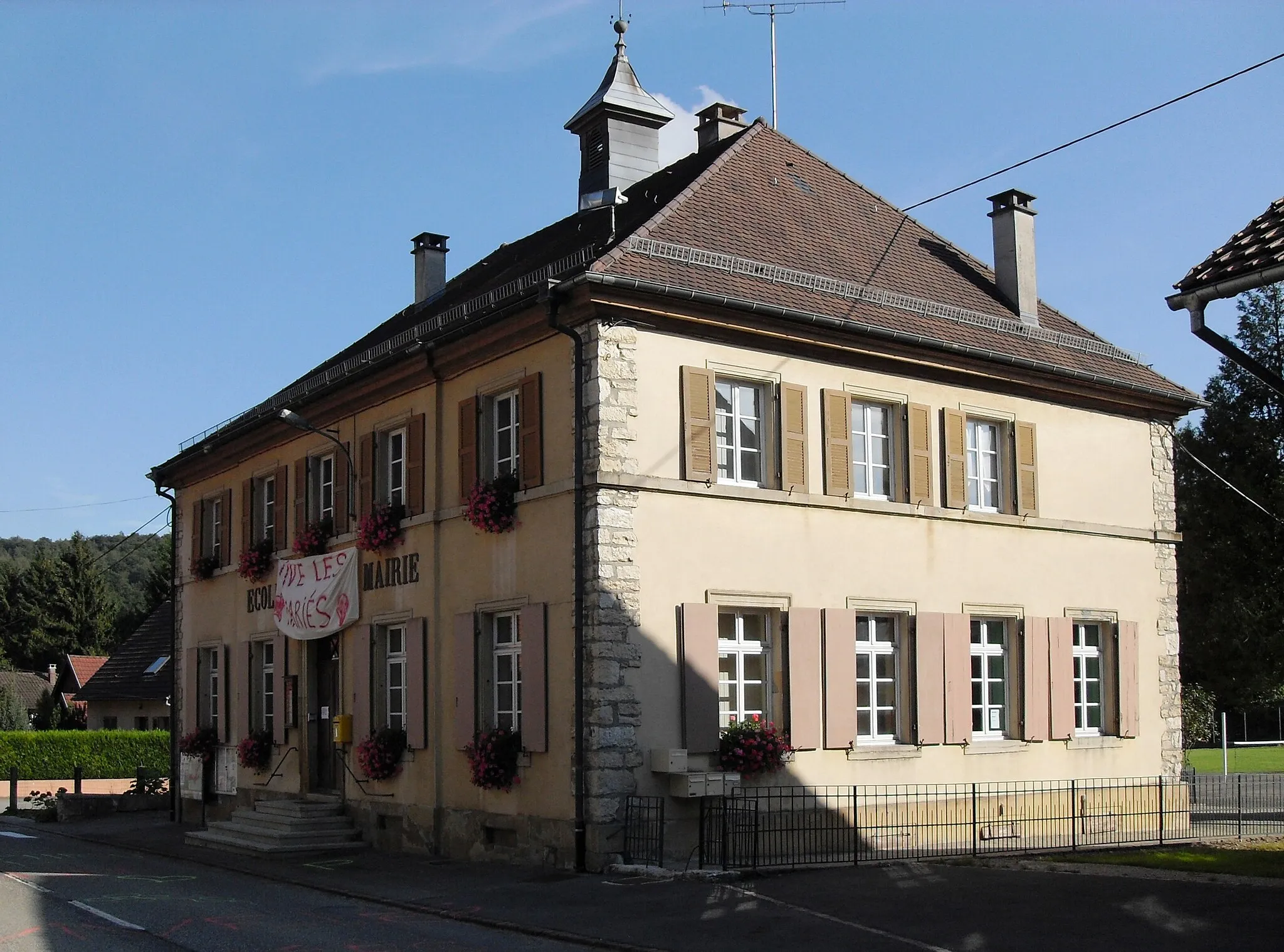 Photo showing: La mairie-école de Ligsdorf