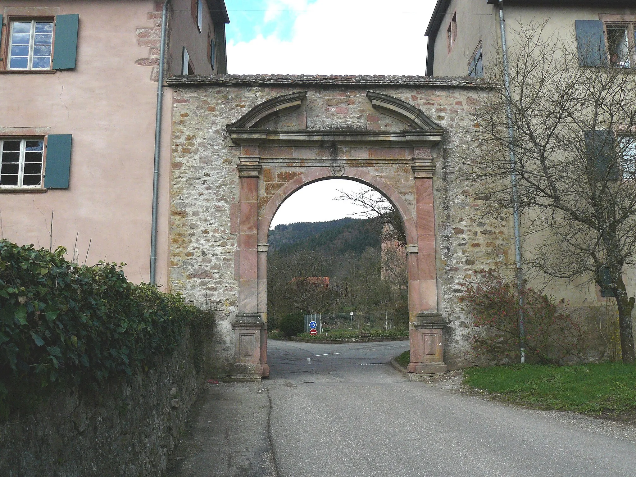Photo showing: Porte d'entrée de l'abbaye de Murbach