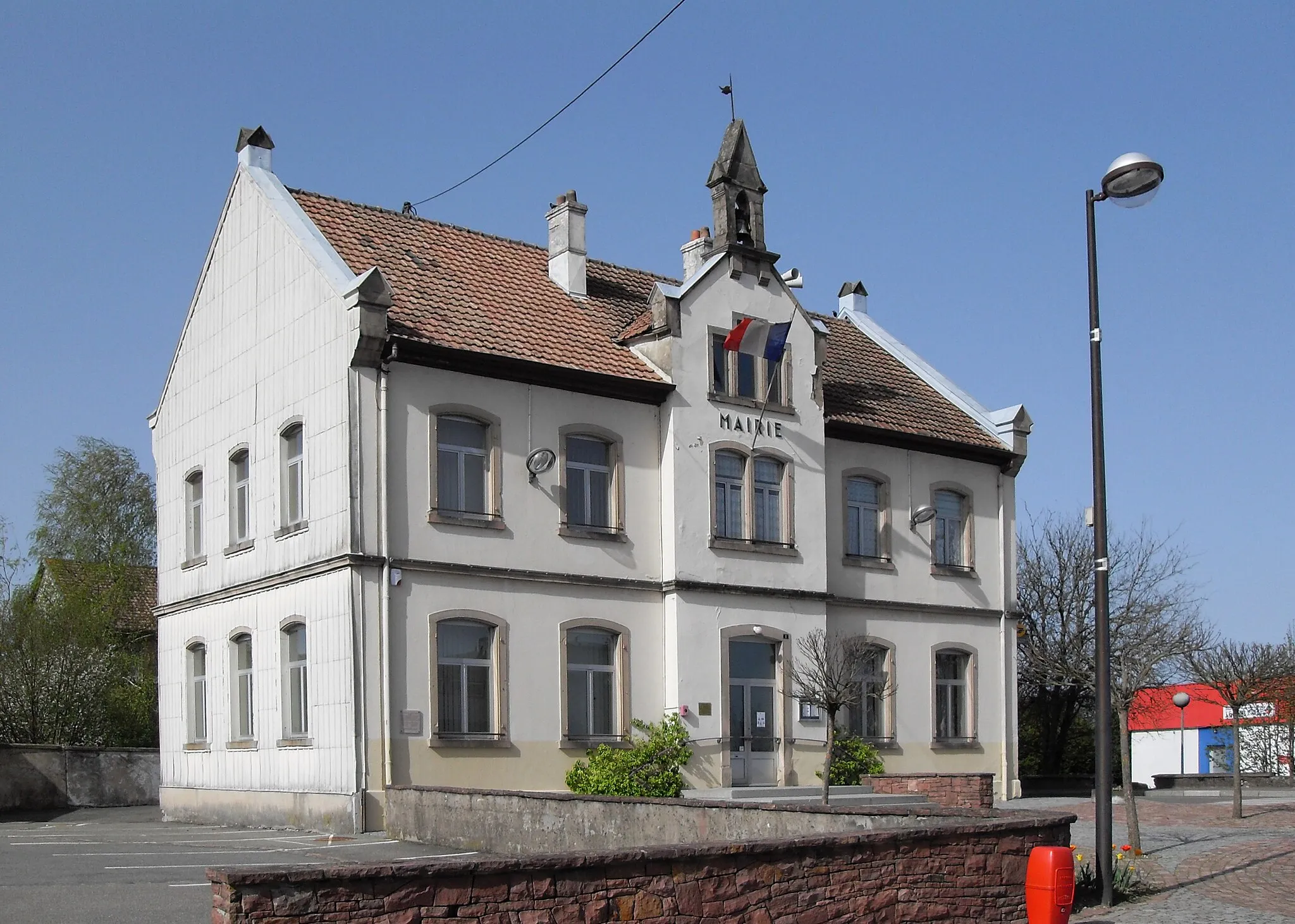 Photo showing: La mairie et l'ancienne école de Montreux-Vieux