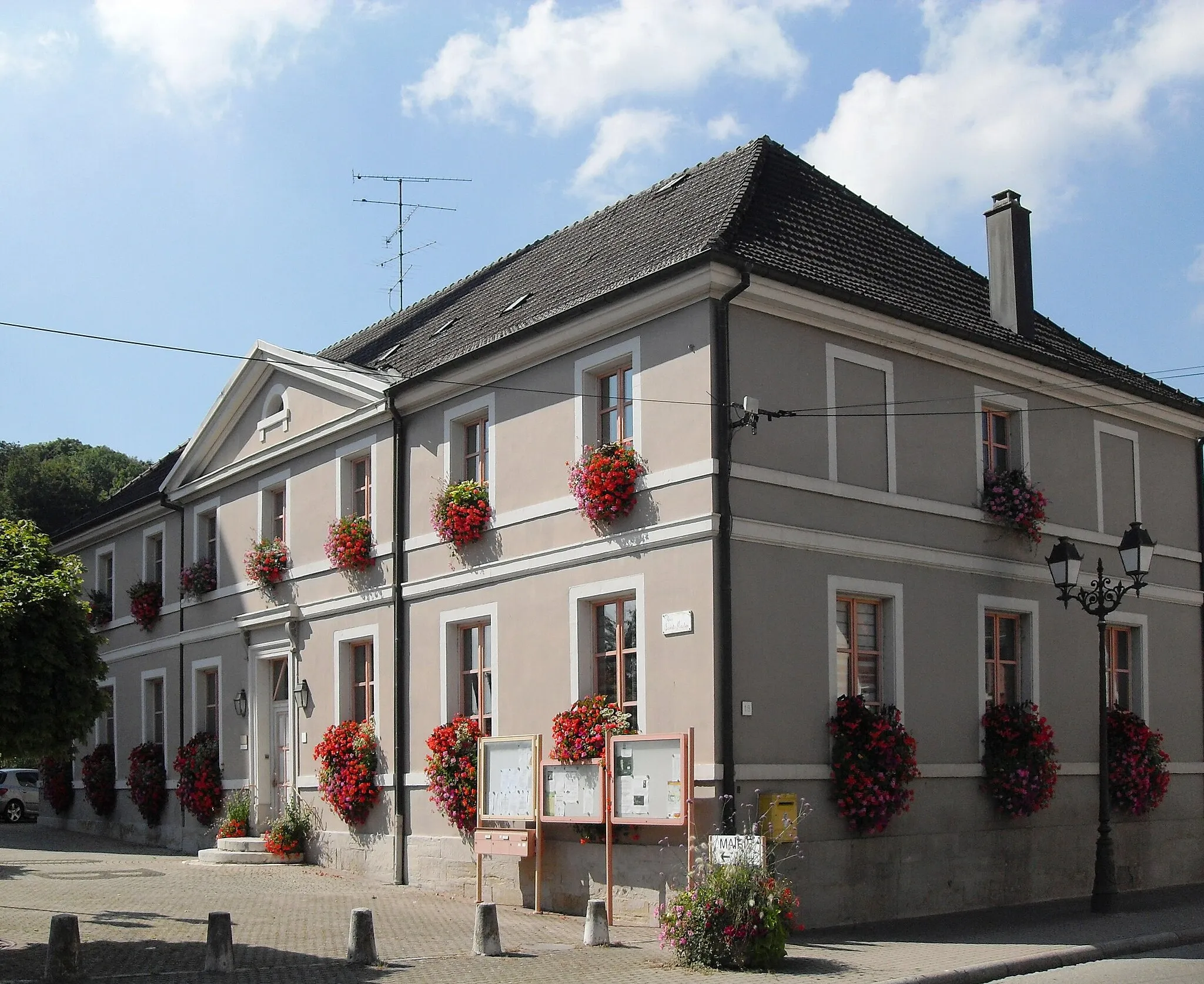 Photo showing: La mairie et l'ancienne école d'Oltingue
