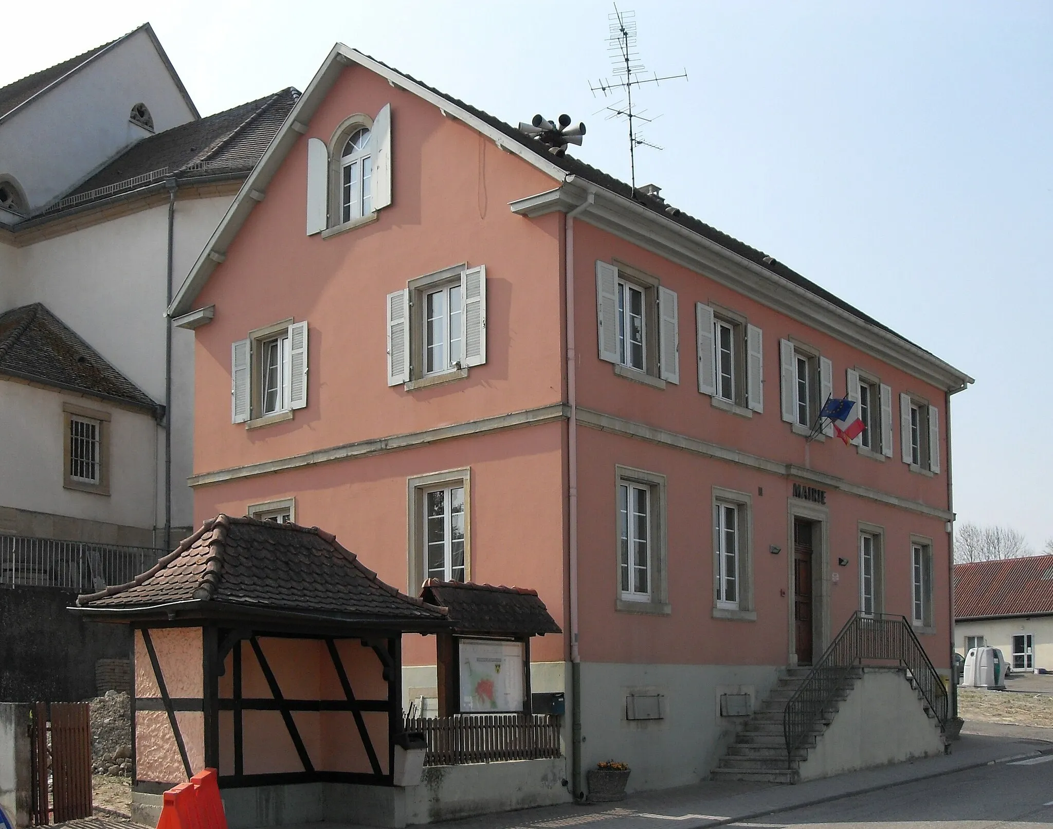 Photo showing: La mairie et l'ancienne école de Rantzwiller