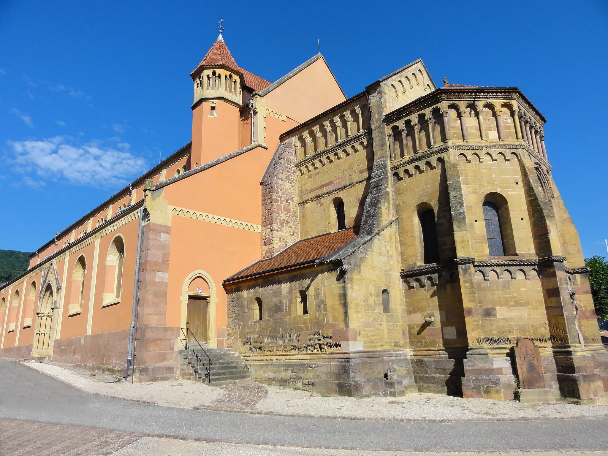 Photo showing: Alsace, Haut-Rhin, Église Saint-Martin (XIIIe-XIXe) de Pfaffenheim (PA00085583, IA68004314).