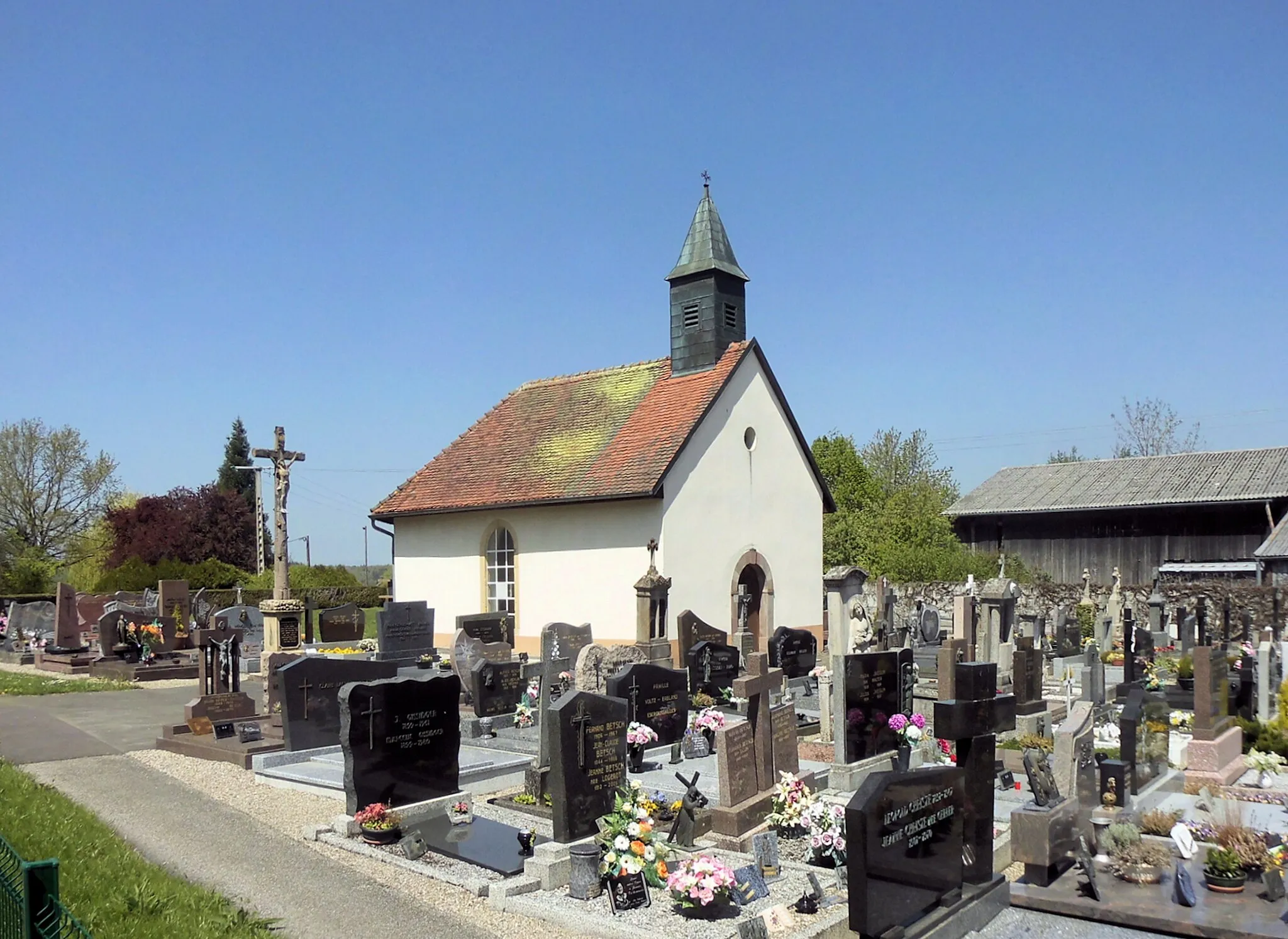 Photo showing: La chapelle funéraire de la Vierge-des-Douleurs abritant les tombeaux des prêtres à Pfetterhouse
