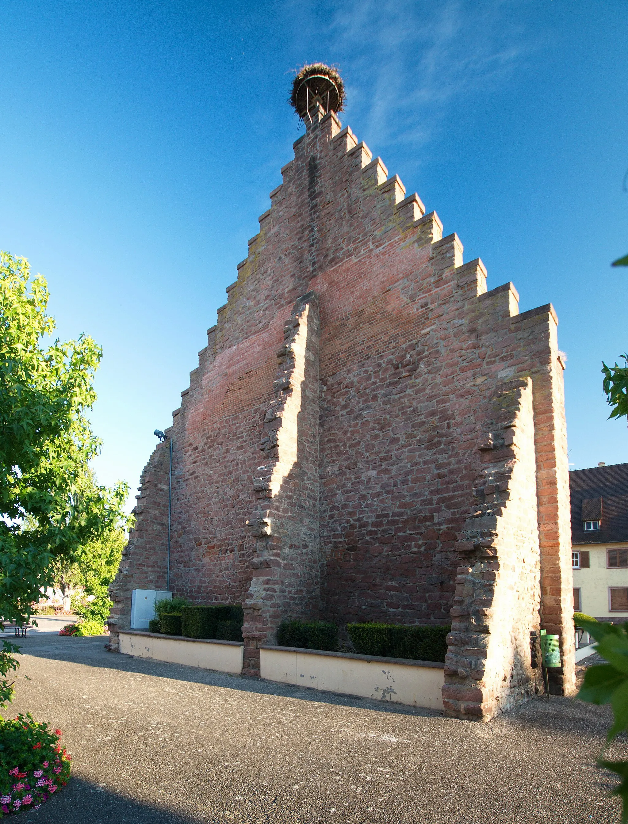 Photo showing: This building is indexed in the base Mérimée, a database of architectural heritage maintained by the French Ministry of Culture, under the reference PA00085579 .