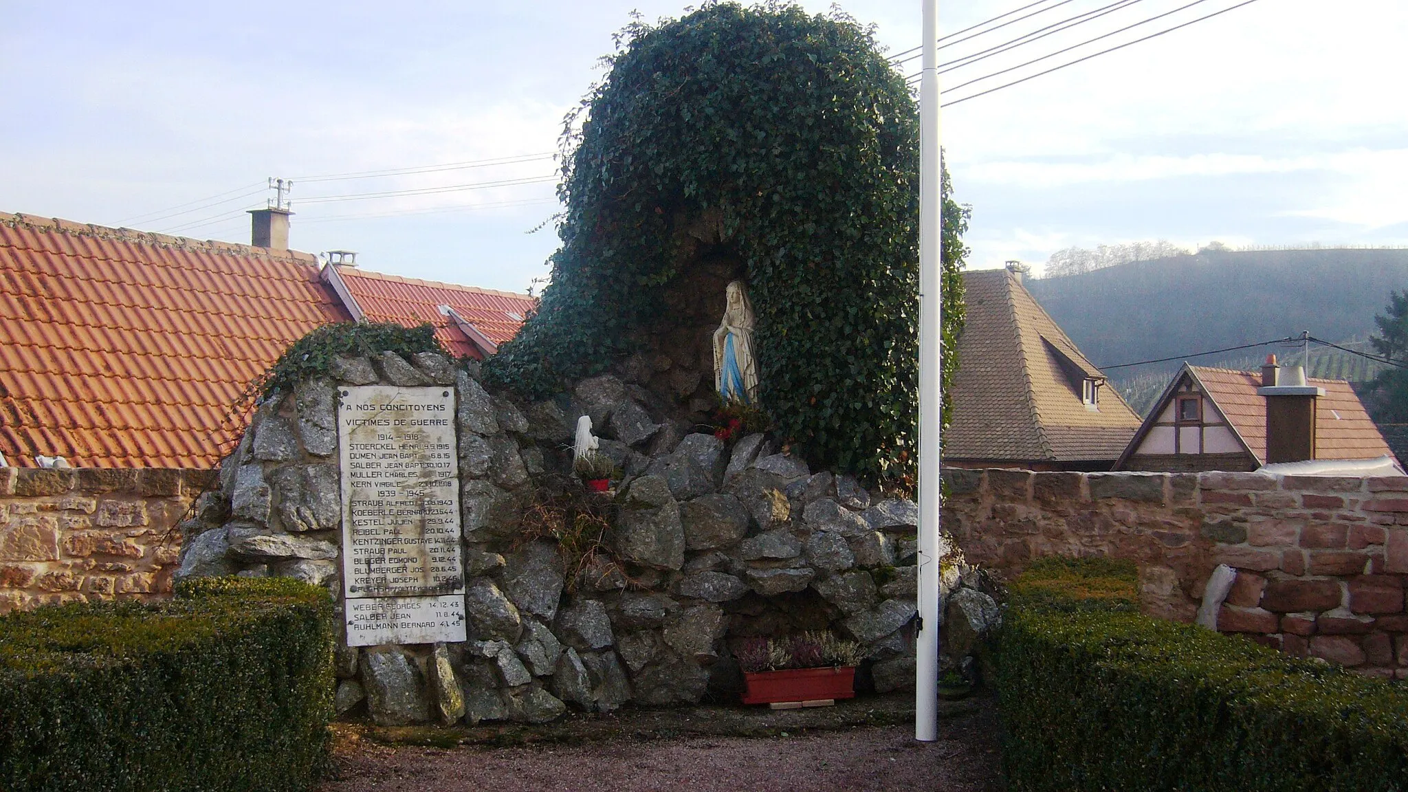 Photo showing: Réplique de grotte de Lourdes à Rodern.