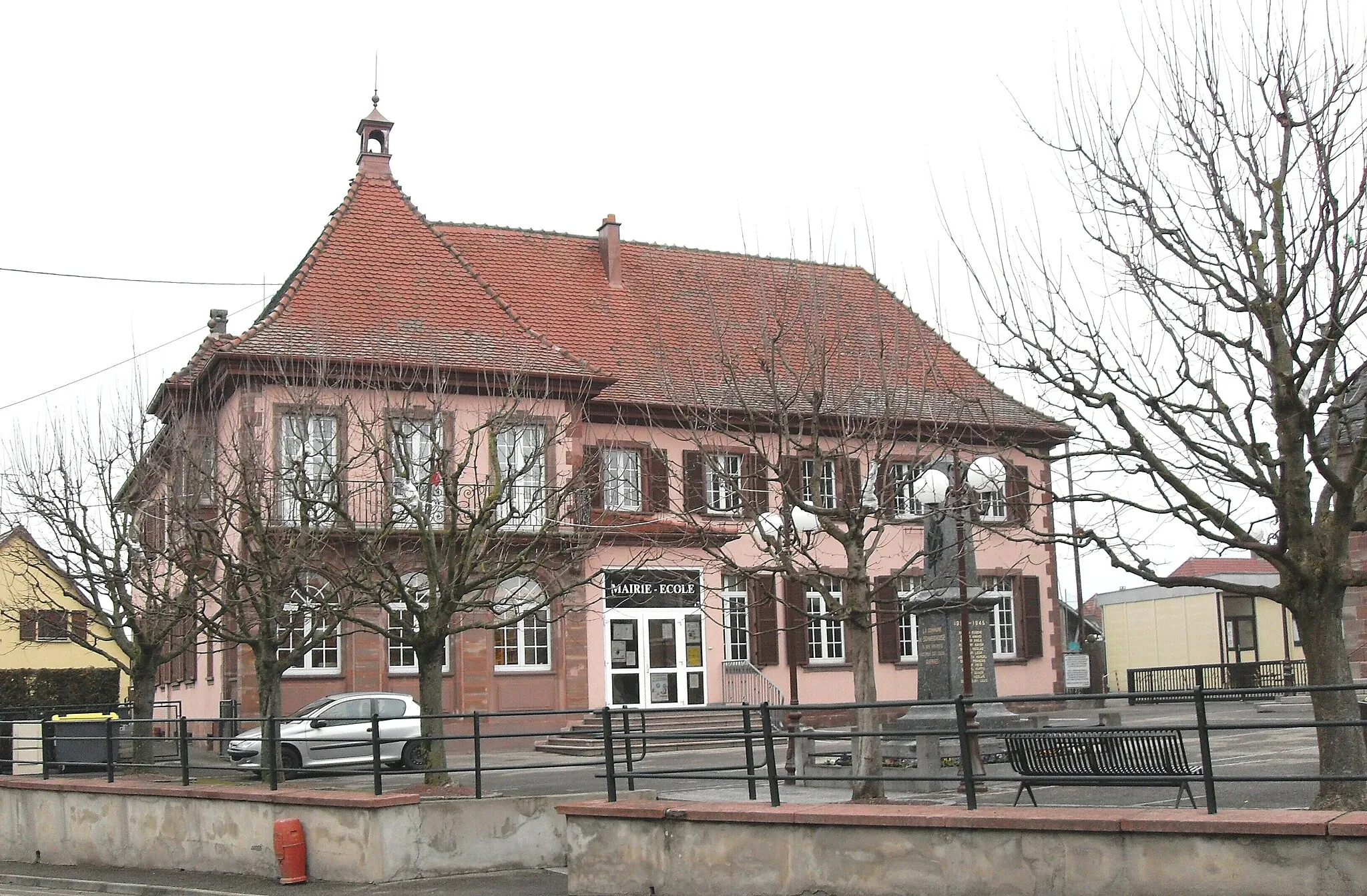 Photo showing: La mairie-école à Schweighouse-Thann