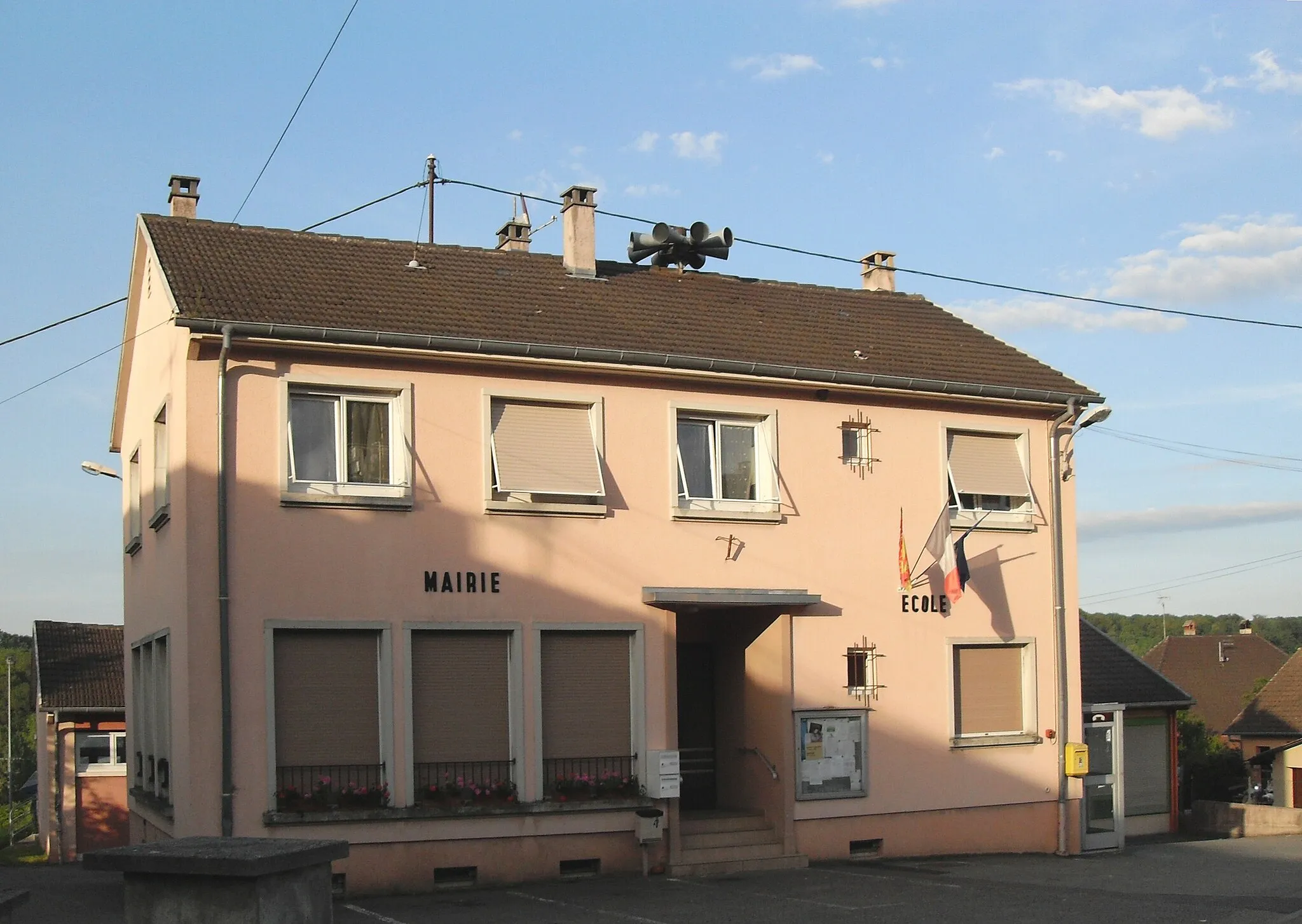 Photo showing: La mairie-école de Strueth