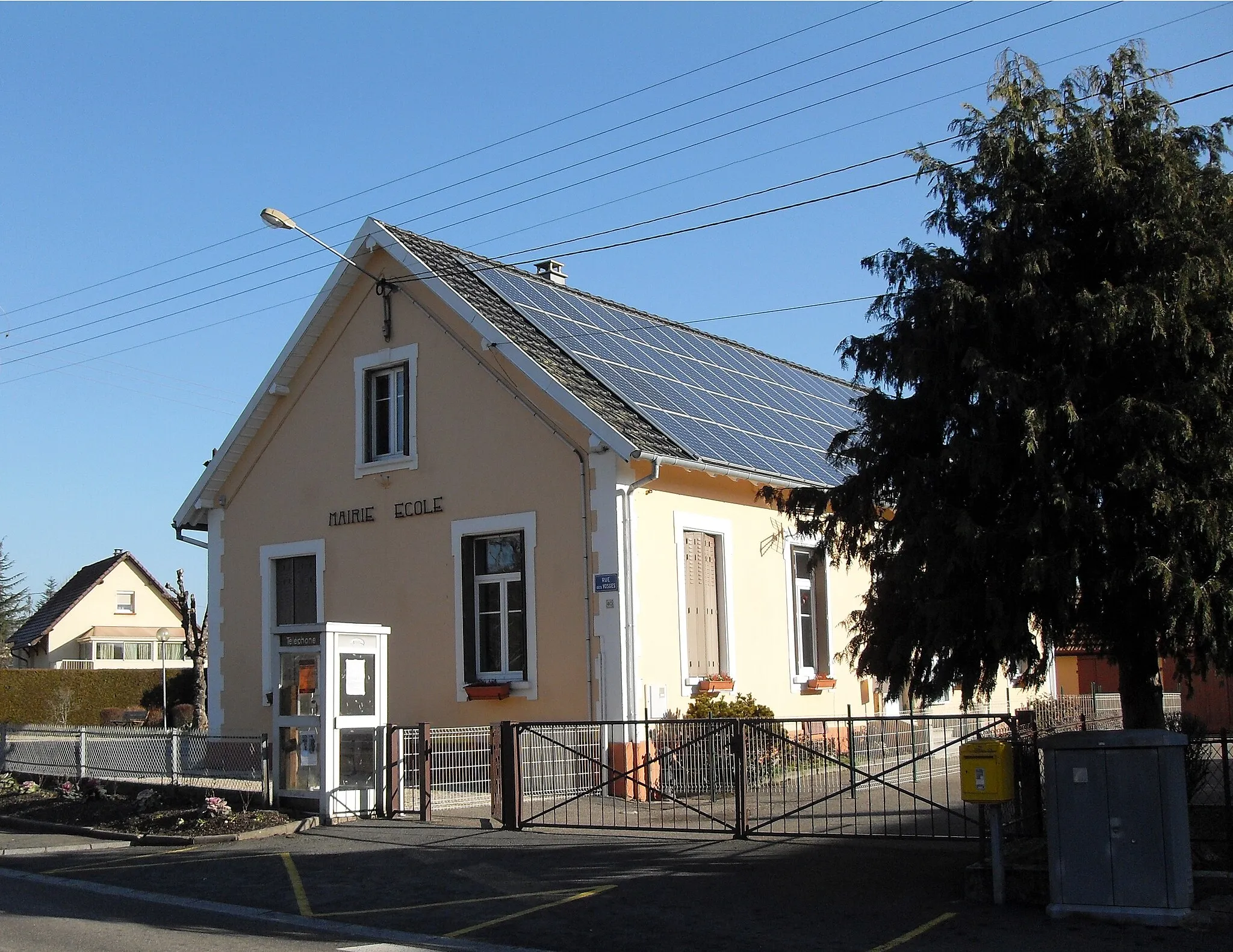 Photo showing: La mairie-école de Romagny-sous-Rougemont