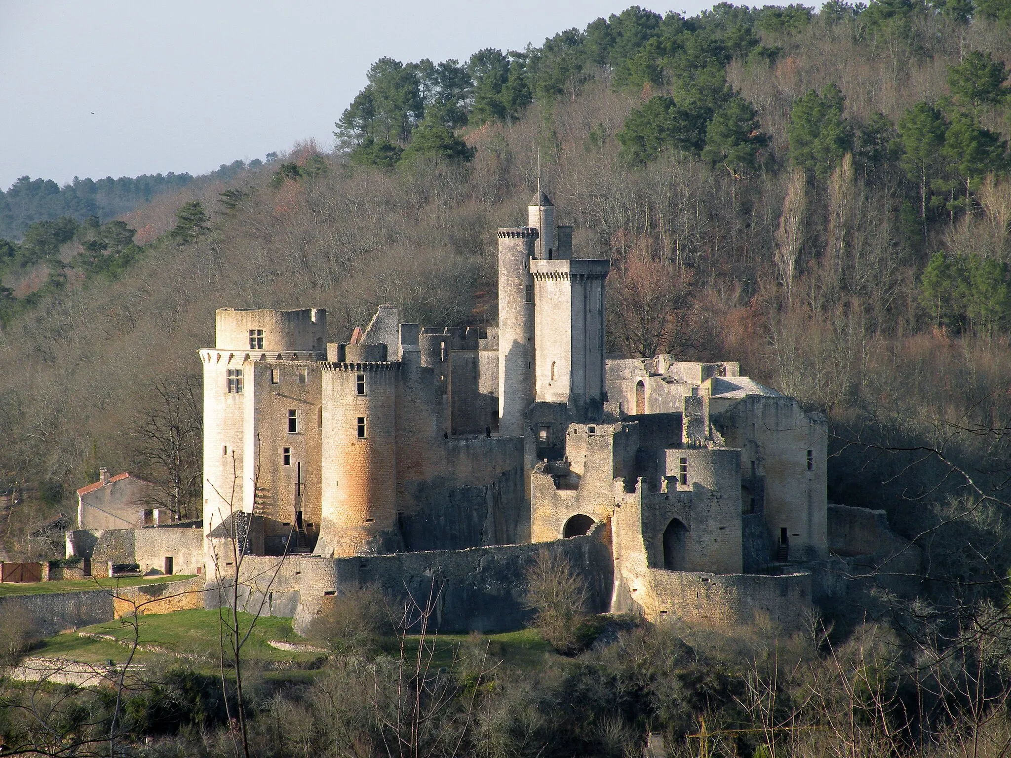 Photo showing: This building is classé au titre des monuments historiques de la France. It is indexed in the base Mérimée, a database of architectural heritage maintained by the French Ministry of Culture, under the reference PA00084226 .