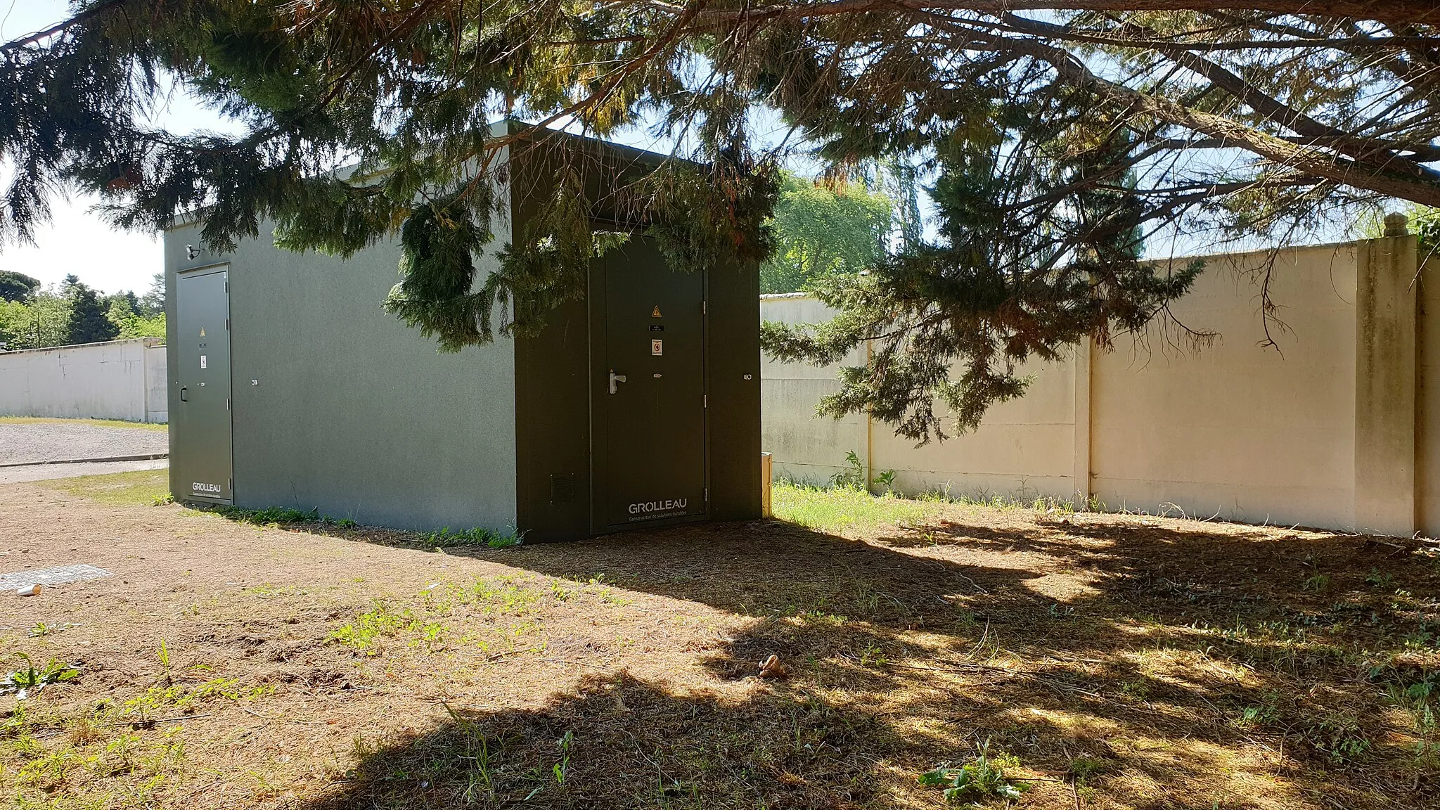 Photo showing: PMZ NA_40243_GABE dans le shelter du NRO de Rion-des-Landes