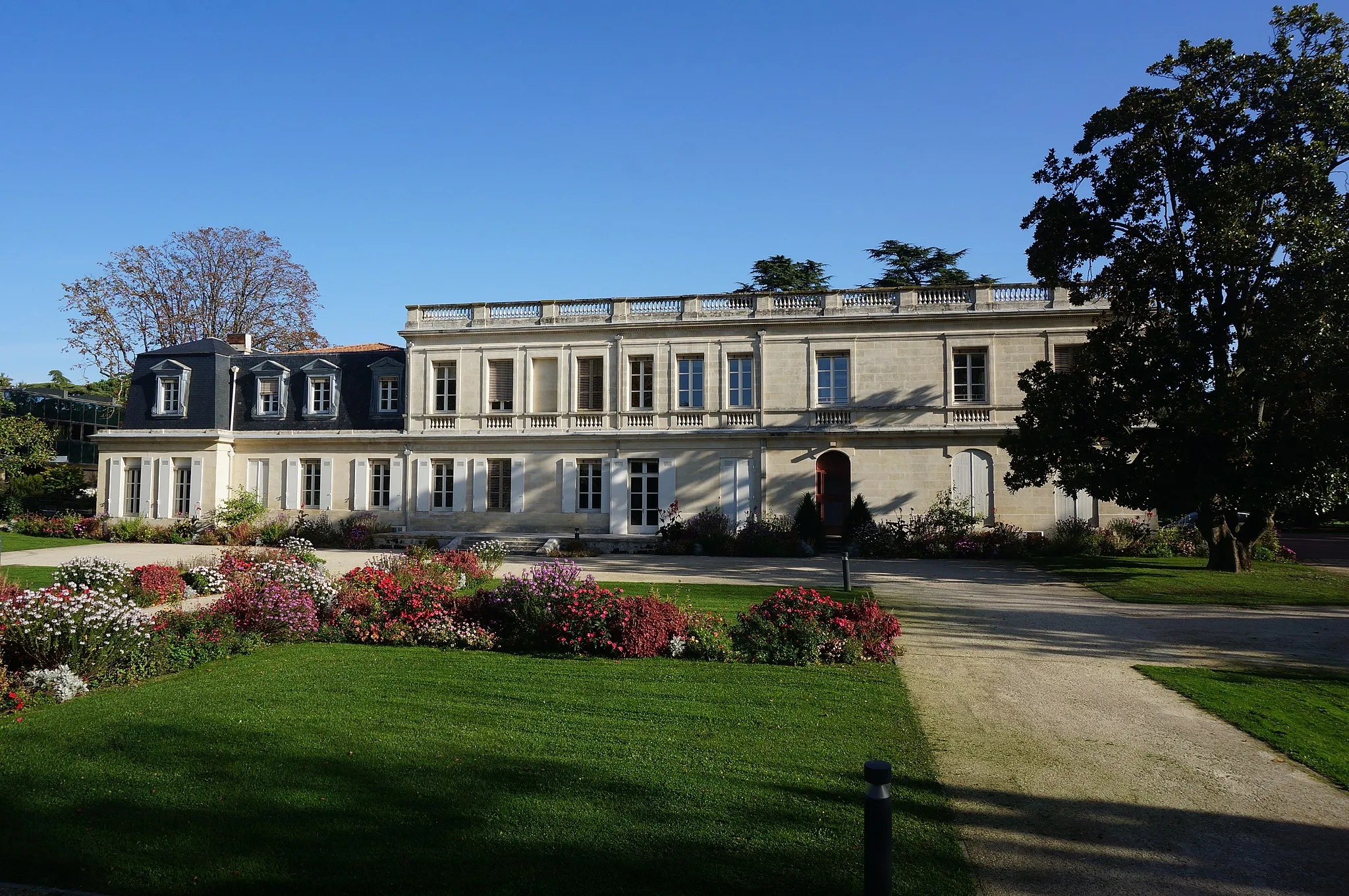 Photo showing: Town hall of Merignac (Gironde, France) ; castle Le Vivier (1770).
