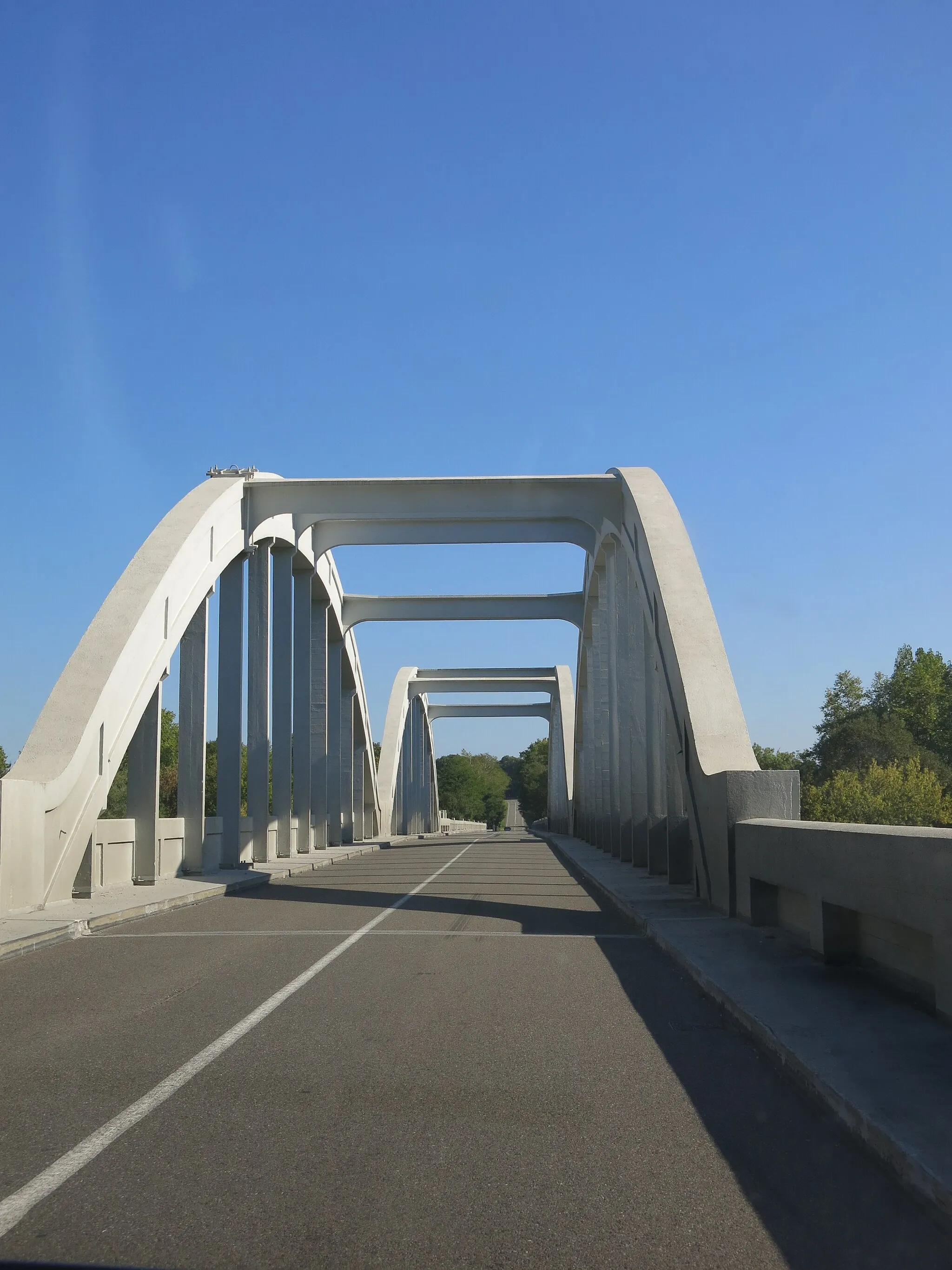 Photo showing: Pont de la Marquèze - looking to east (Landes, France).