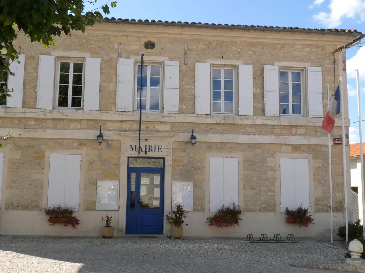 Photo showing: Mairie de St-Seurin-de-Cadourne, Gironde, France