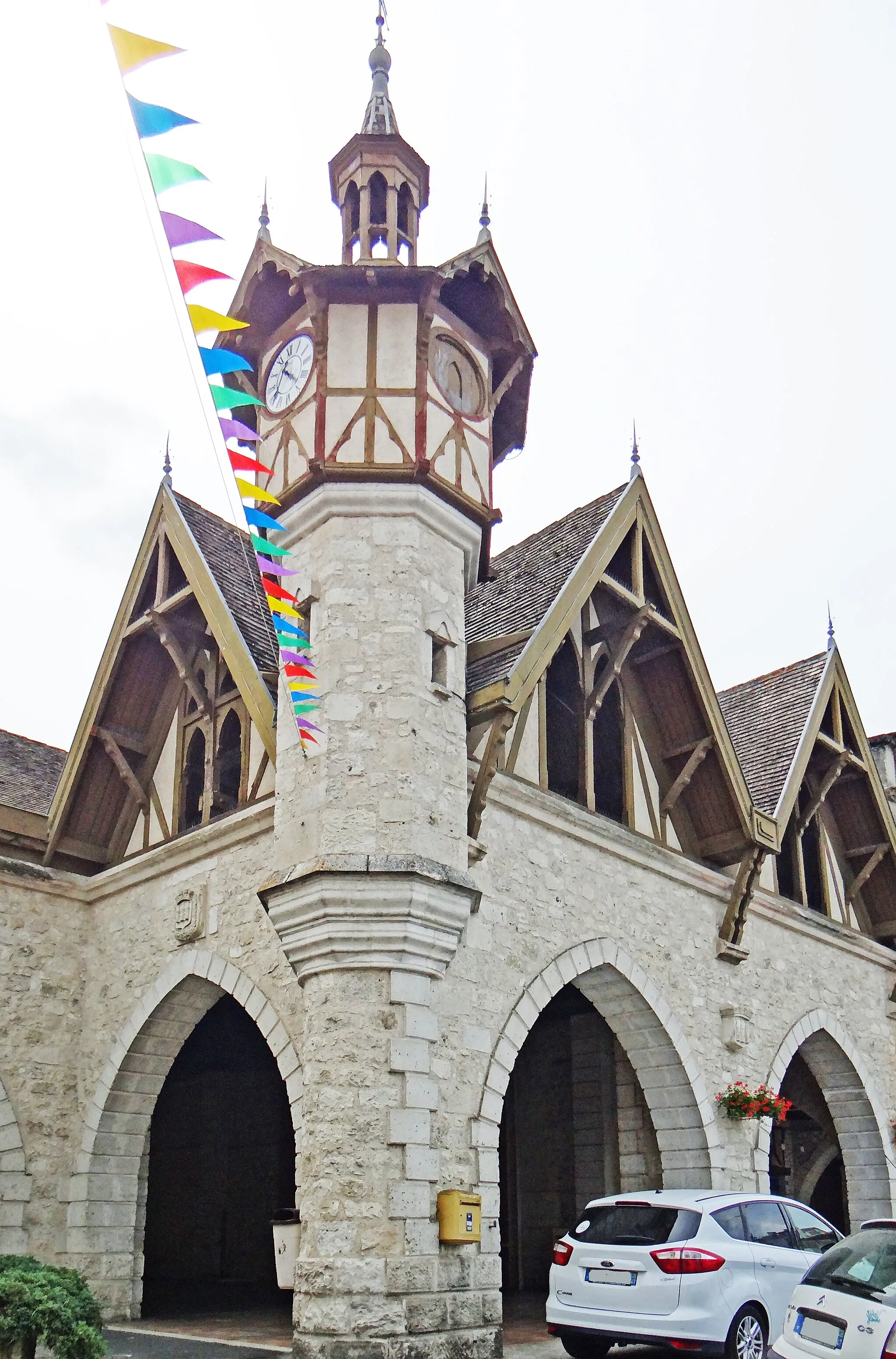 Photo showing: Castillonnès - Halles