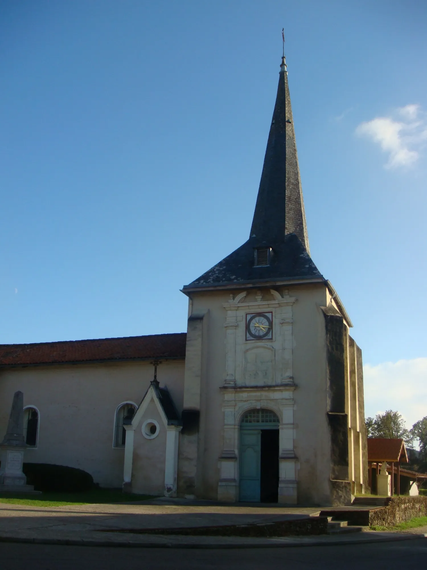 Photo showing: L'église Saint-Martin de Lévignacq (Landes) conserve notamment un ensemble de fresques du 15ème siècle.