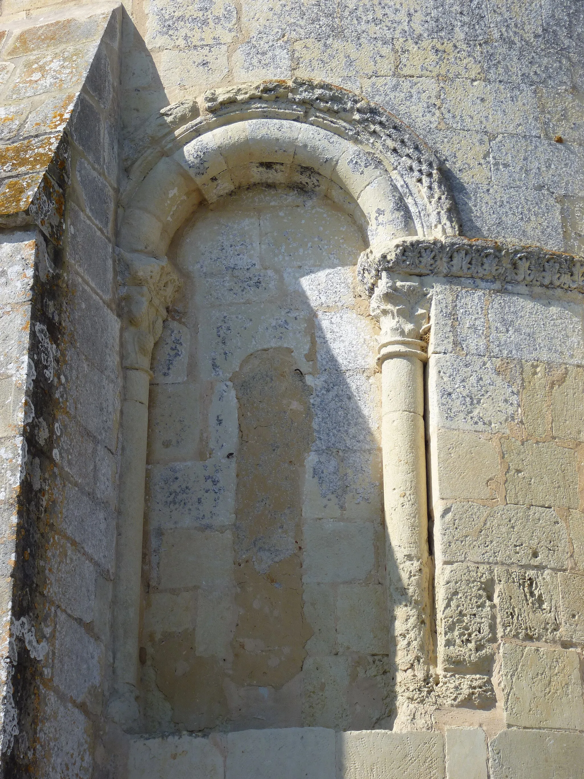 Photo showing: Détail de l'abside - Eglise Saint-Jean-Baptiste de Larbey