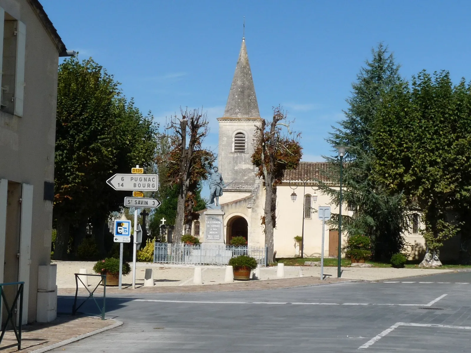 Photo showing: Centre-bourg et église, Civrac-de-Blaye, Gironde, France