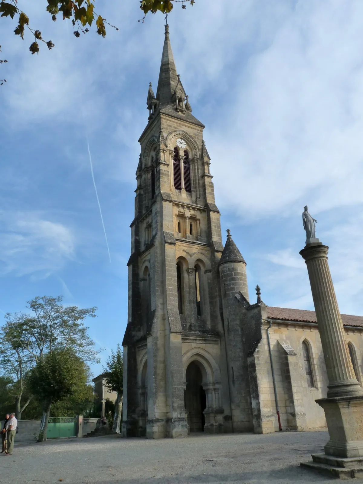 Photo showing: Eglise (et colonne de la Vierge) de Saint-Girons-d'Aiguevives, Gironde, France
