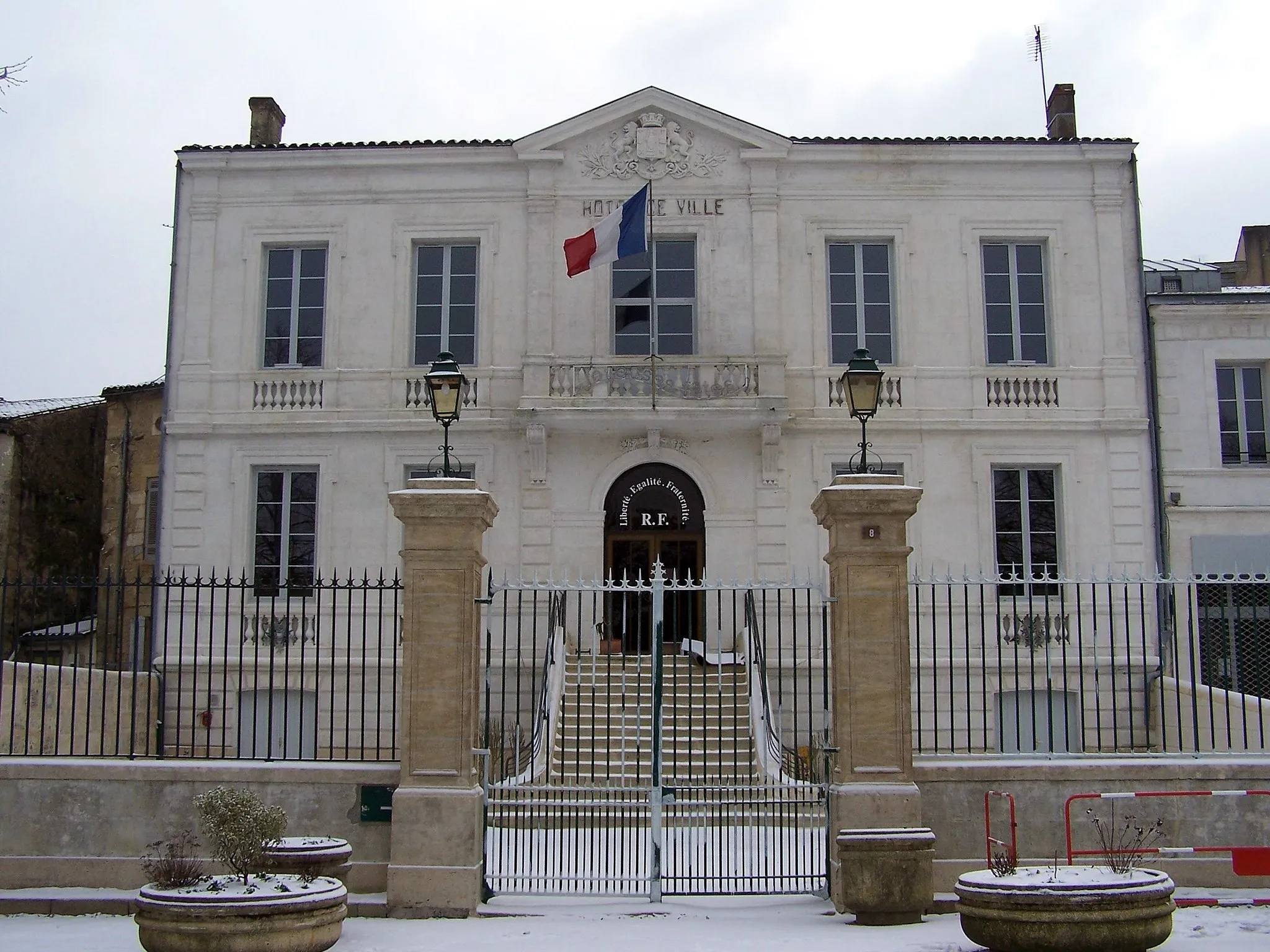 Photo showing: Town hall of Saint-Macaire (Gironde, France)