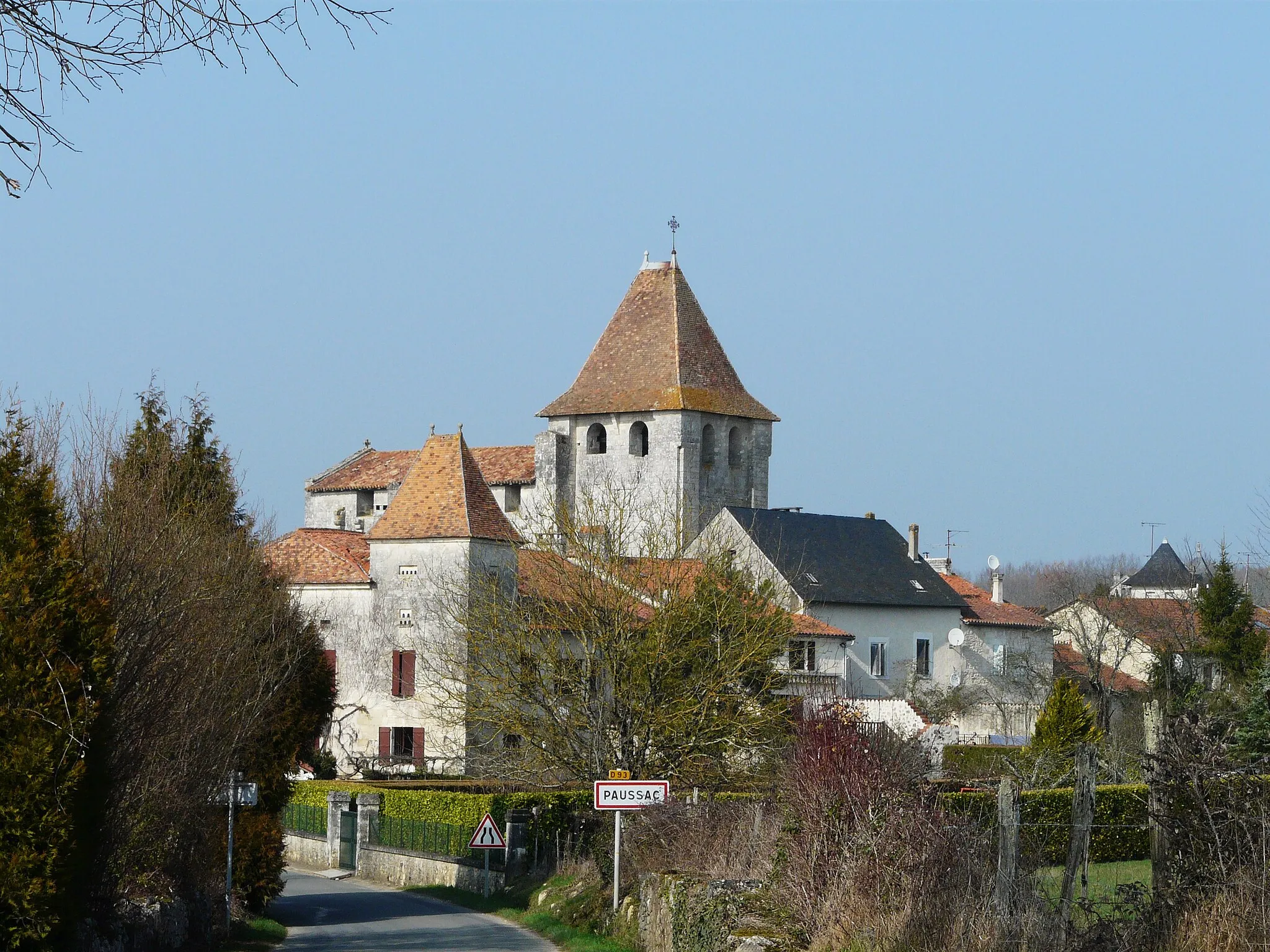 Photo showing: Le village de Paussac et son église, Paussac-et-Saint-Vivien, Dordogne, France.