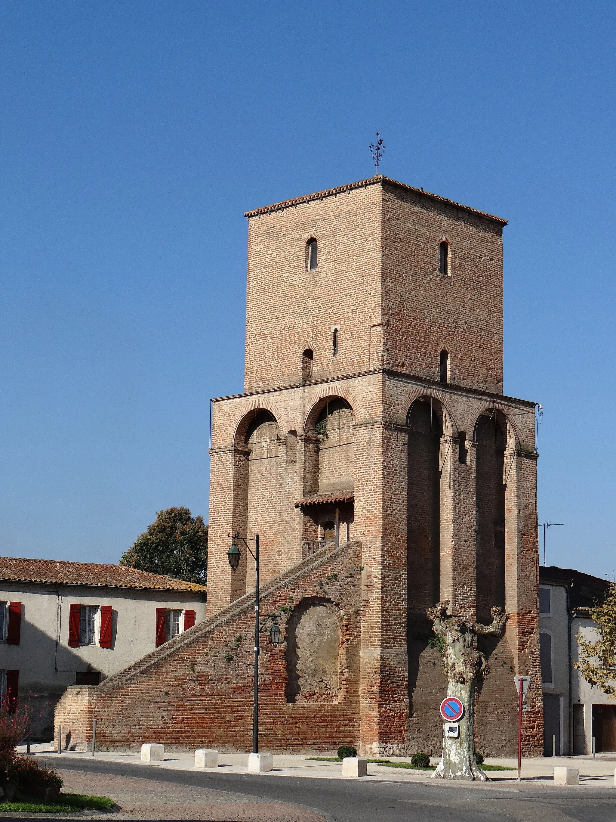 Photo showing: Sainte-Livrade-sur-Lot - Tour du roi