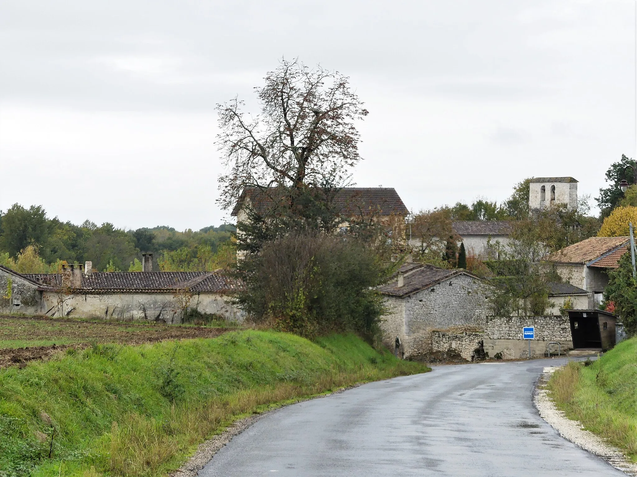 Photo showing: Le bourg de Sainte-Eulalie-d'Eymet, Dordogne, France.