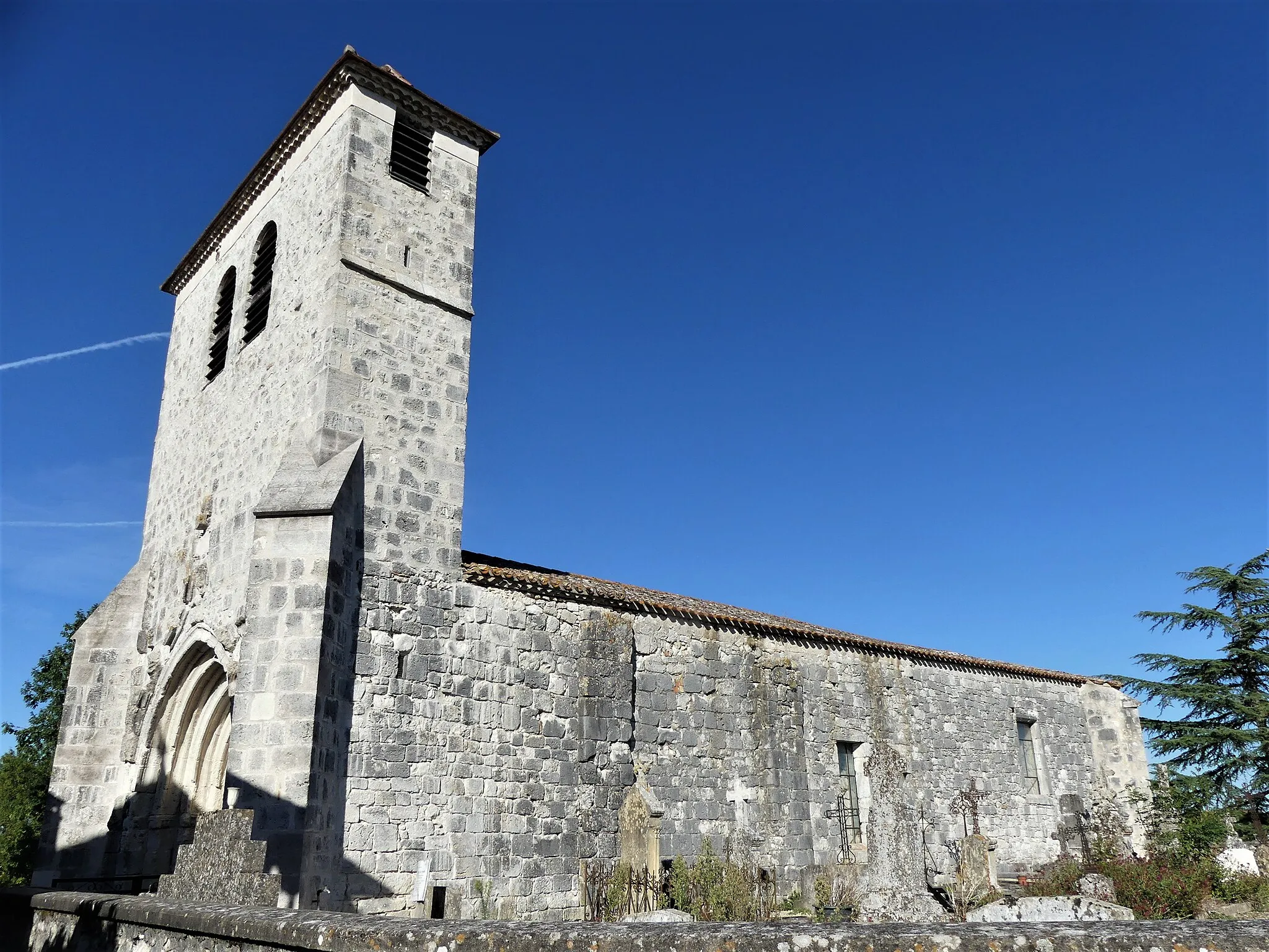 Photo showing: L'église et le cimetière de Lestignac, Sigoulès; Sigoulès-et-Flaugeac, Dordogne, France.