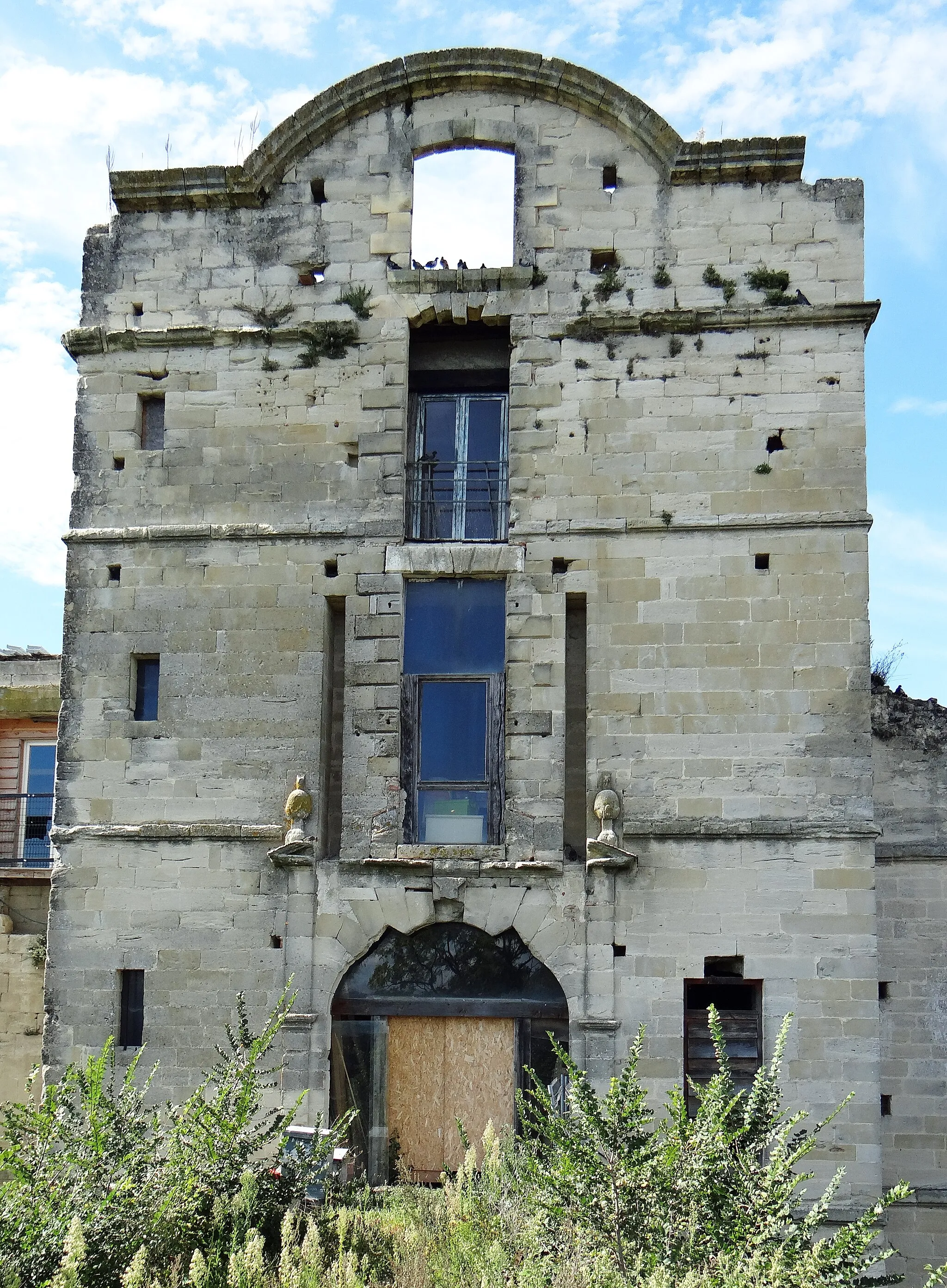 Photo showing: This building is indexed in the base Mérimée, a database of architectural heritage maintained by the French Ministry of Culture, under the reference PA47000073 .