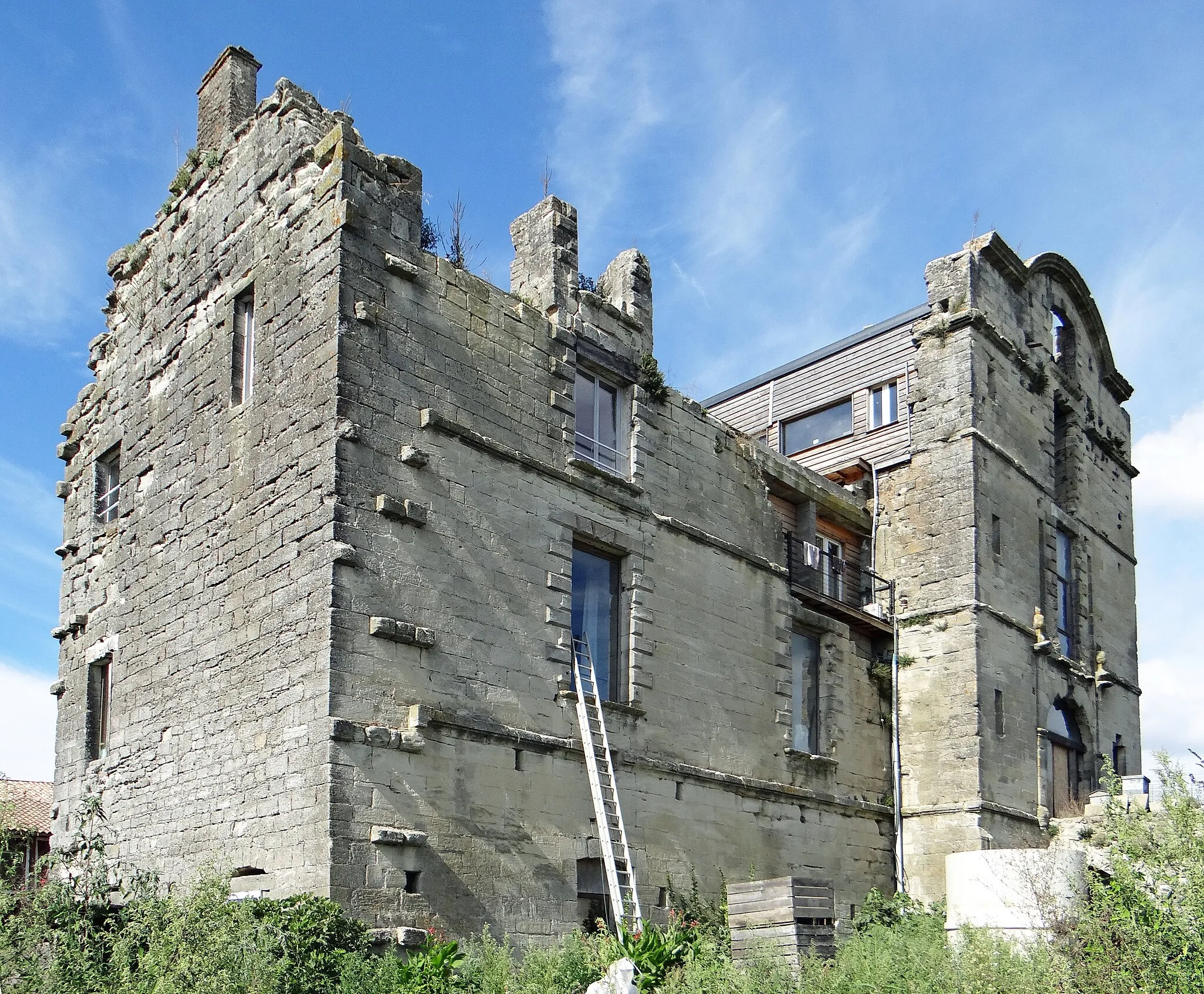 Photo showing: This building is indexed in the base Mérimée, a database of architectural heritage maintained by the French Ministry of Culture, under the reference PA47000073 .