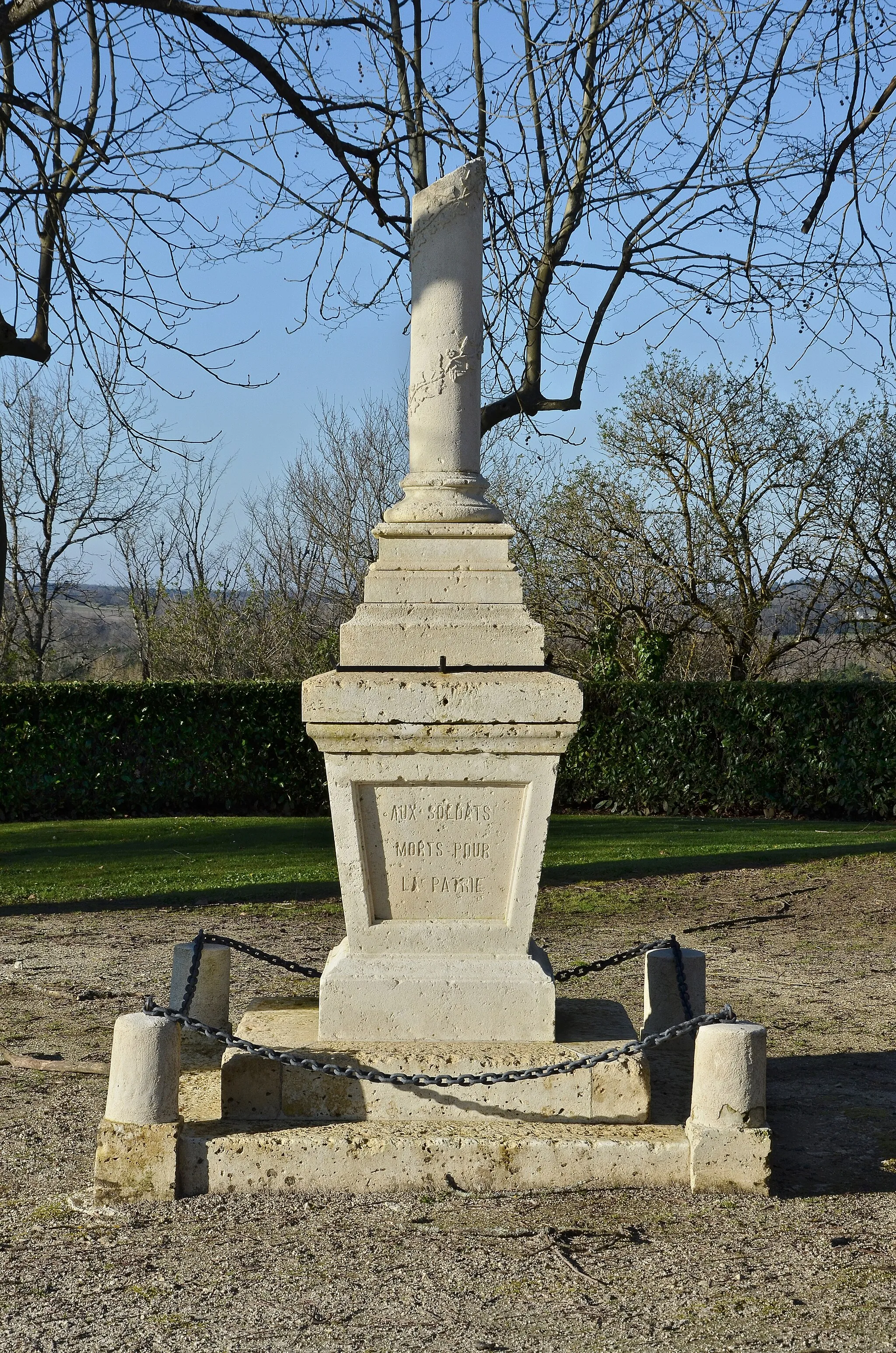 Photo showing: War memorial of Parcoul, Dordogne, France.