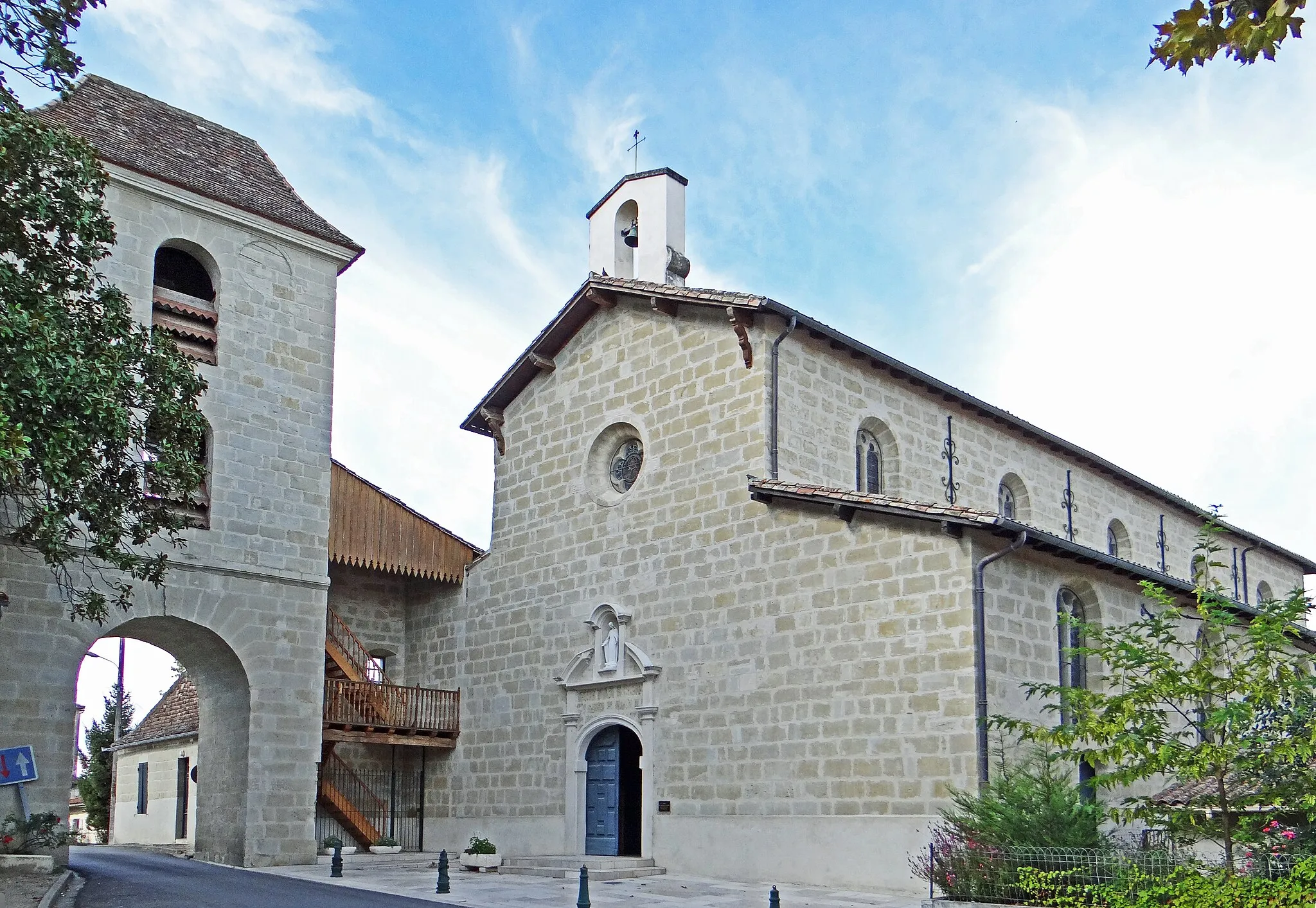 Photo showing: This building is indexed in the base Mérimée, a database of architectural heritage maintained by the French Ministry of Culture, under the reference PA47000037 .