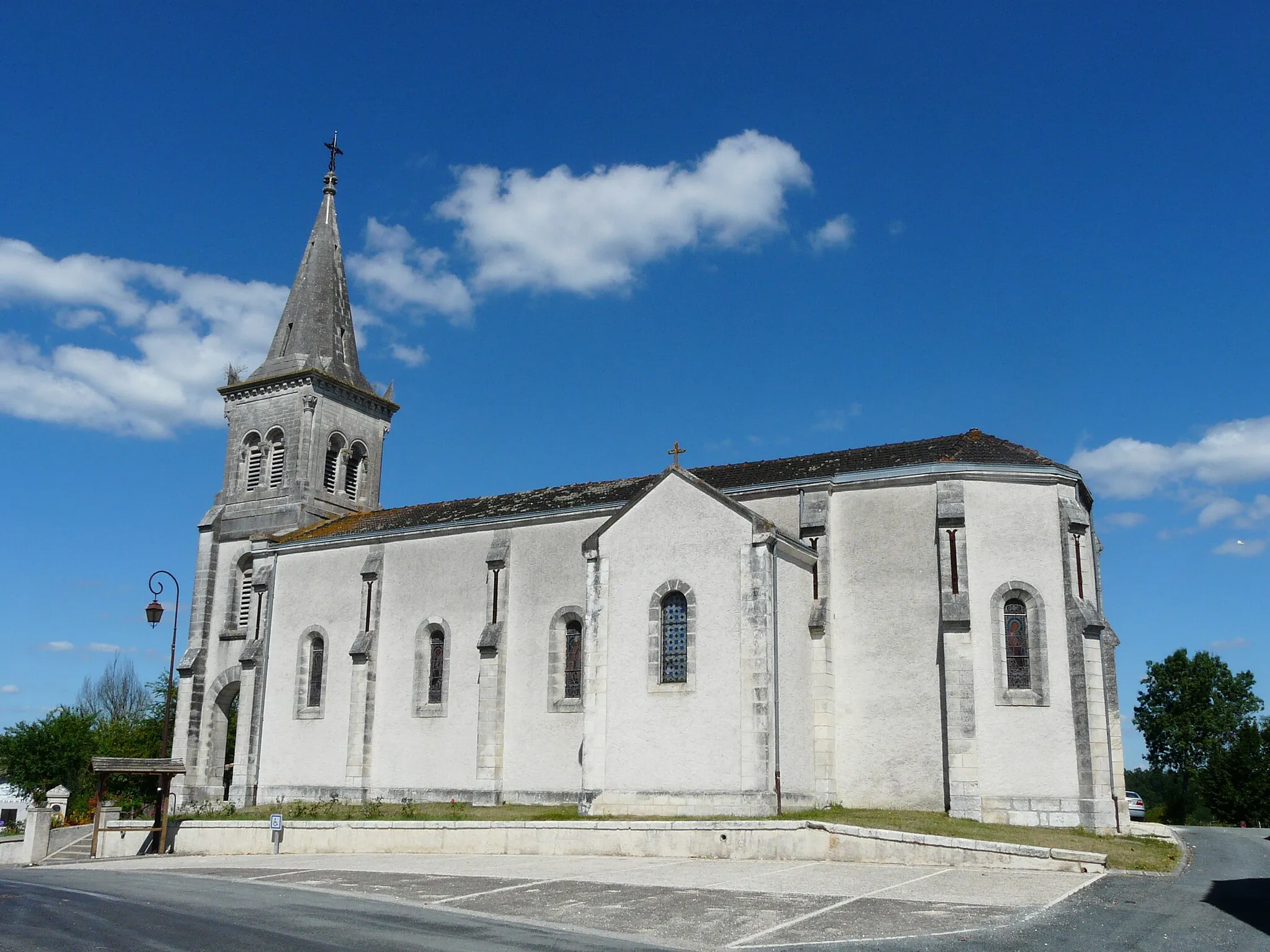 Photo showing: Le côté sud de l'église Notre-Dame de l'Assomption, Échourgnac, Dordogne, France.