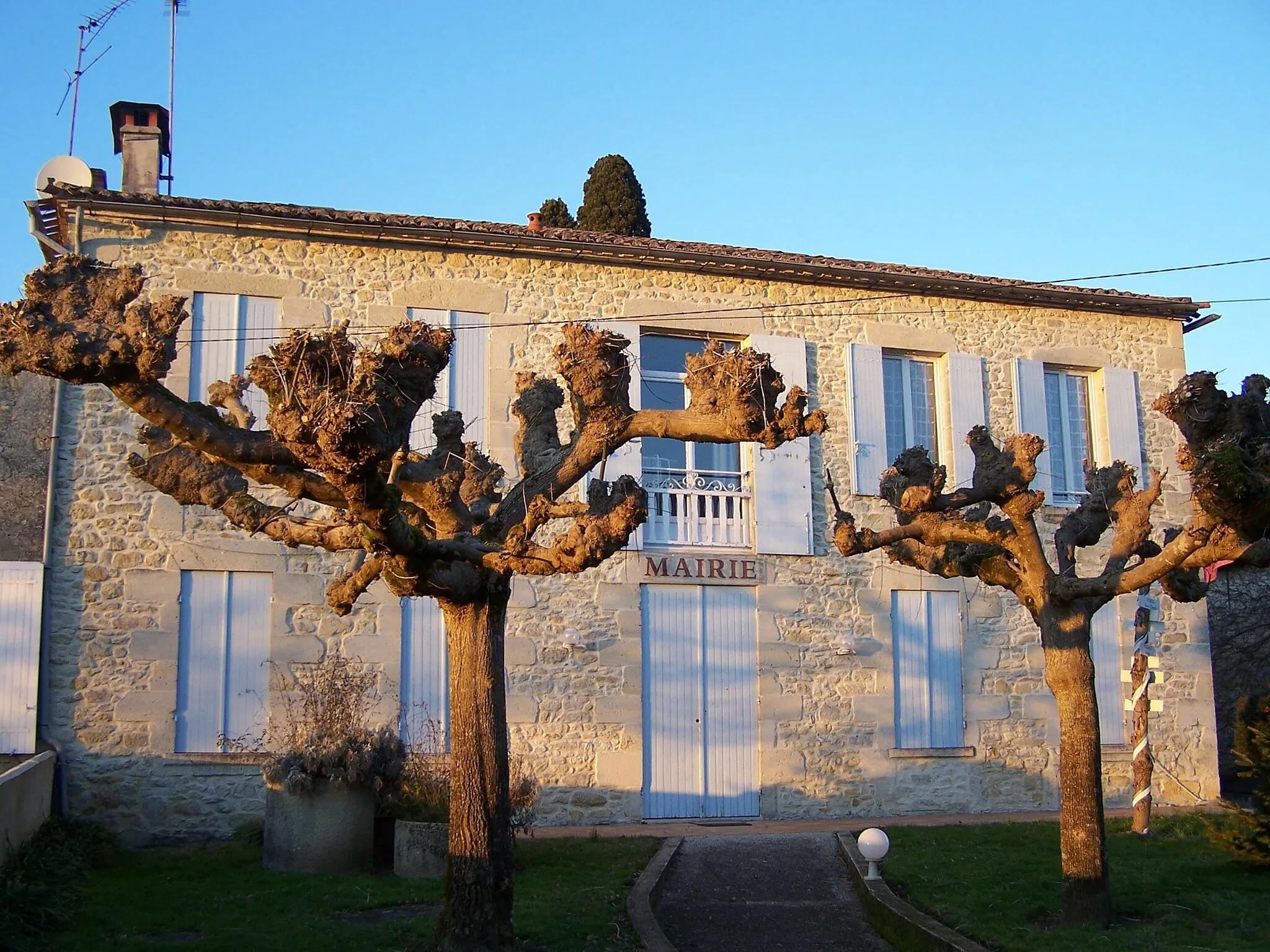 Photo showing: Town hall of Sainte-Gemme (Gironde, France)