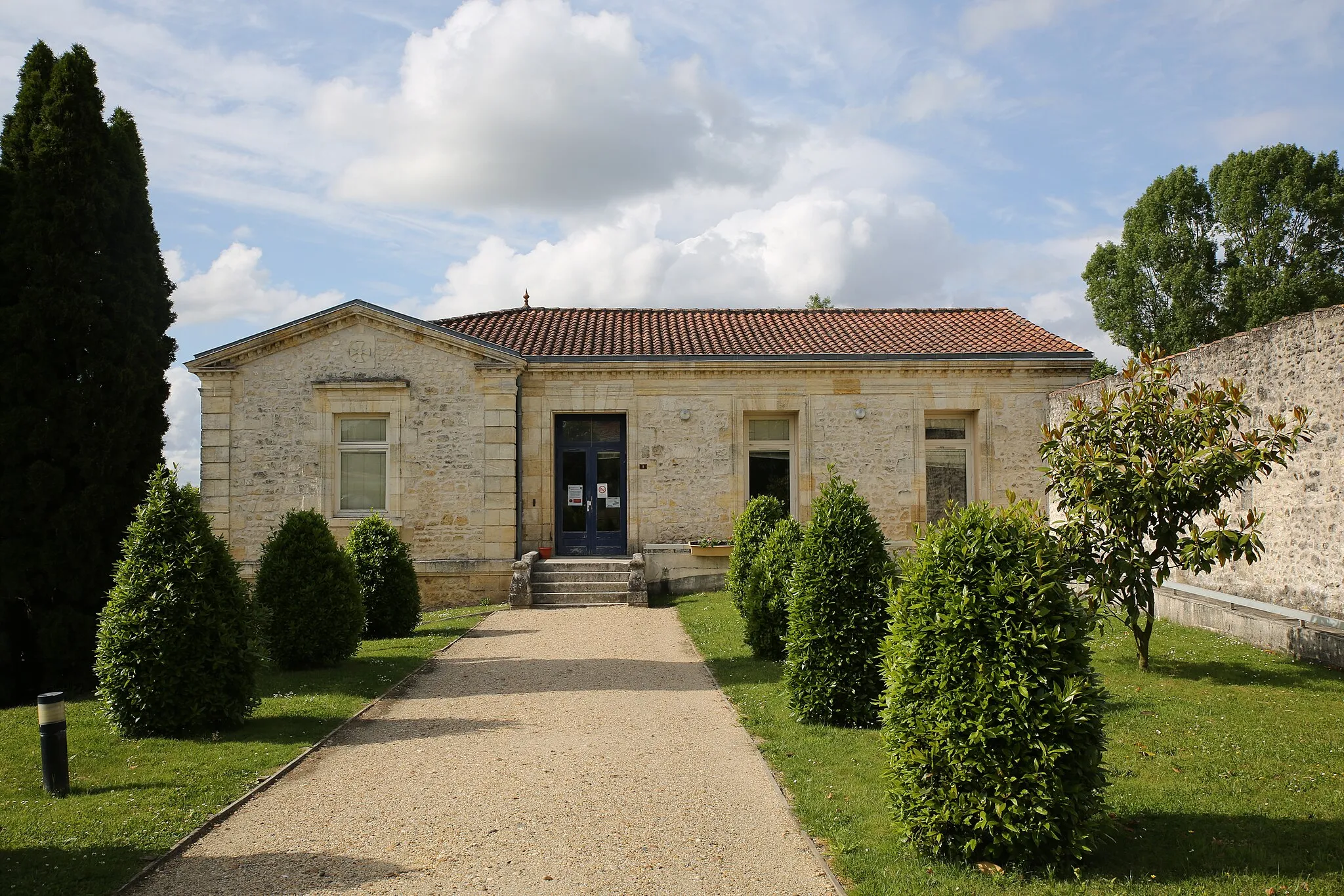 Photo showing: salle communale à Avensan