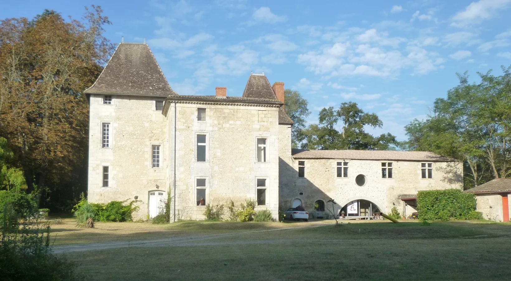 Photo showing: This building is indexed in the base Mérimée, a database of architectural heritage maintained by the French Ministry of Culture, under the reference PA33000064 .