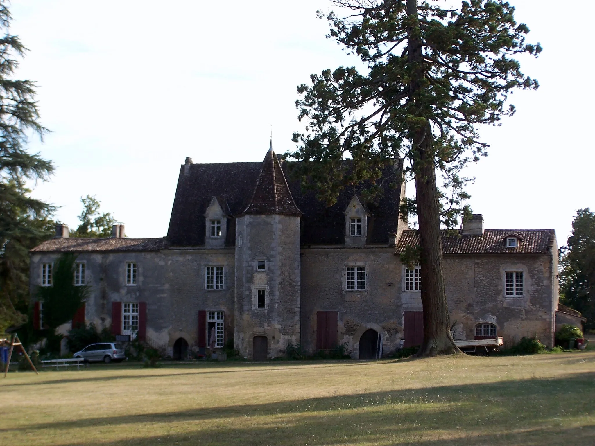 Photo showing: This building is inscrit au titre des monuments historiques de la France. It is indexed in the base Mérimée, a database of architectural heritage maintained by the French Ministry of Culture, under the reference PA00083691 .