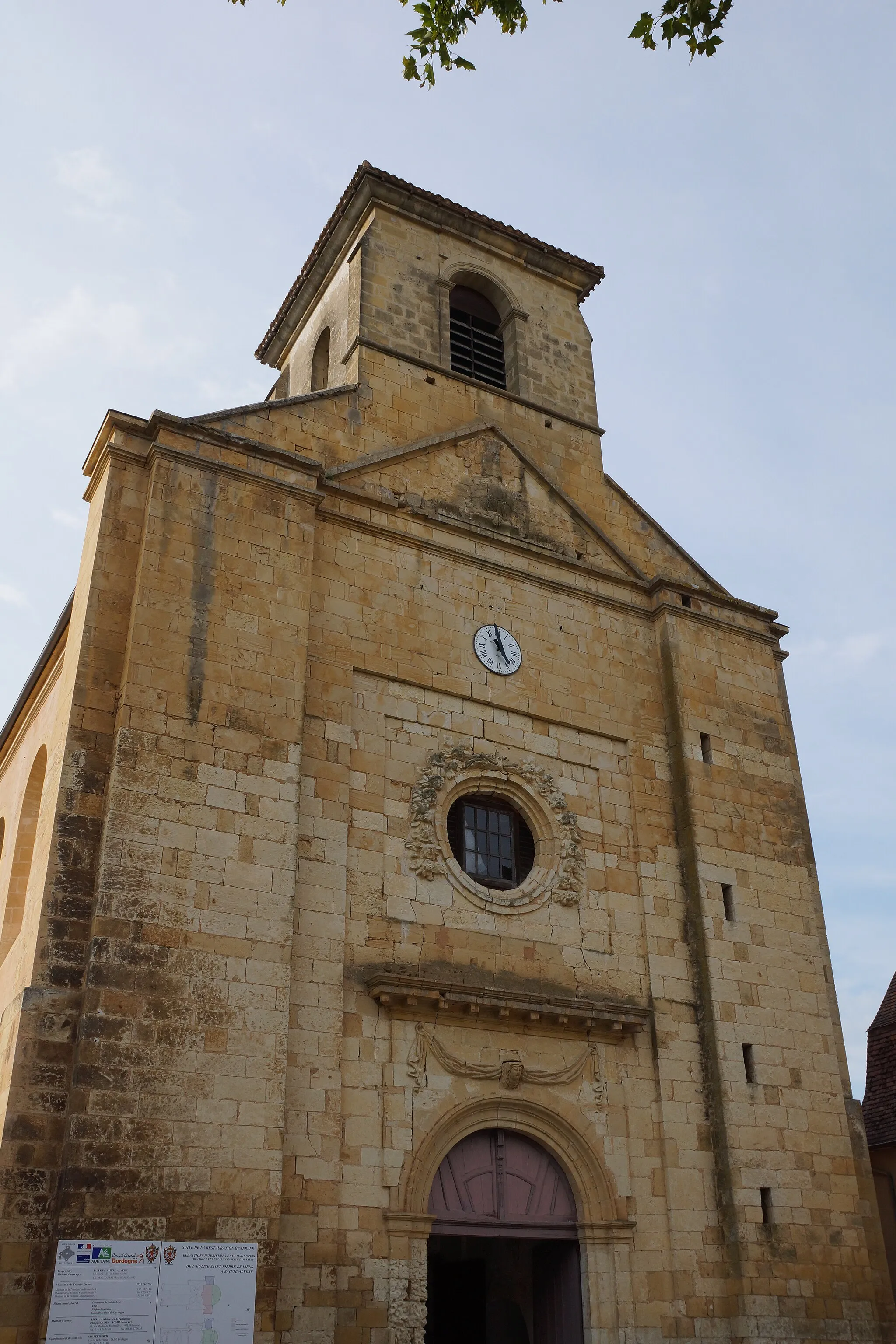 Photo showing: This building is indexed in the base Mérimée, a database of architectural heritage maintained by the French Ministry of Culture, under the reference PA00135170 .