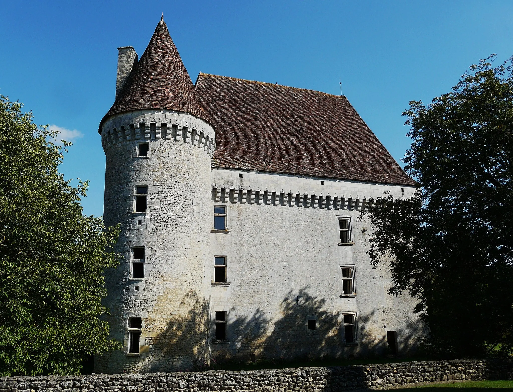 Photo showing: This building is inscrit au titre des monuments historiques de la France. It is indexed in the base Mérimée, a database of architectural heritage maintained by the French Ministry of Culture, under the reference PA00082853 .