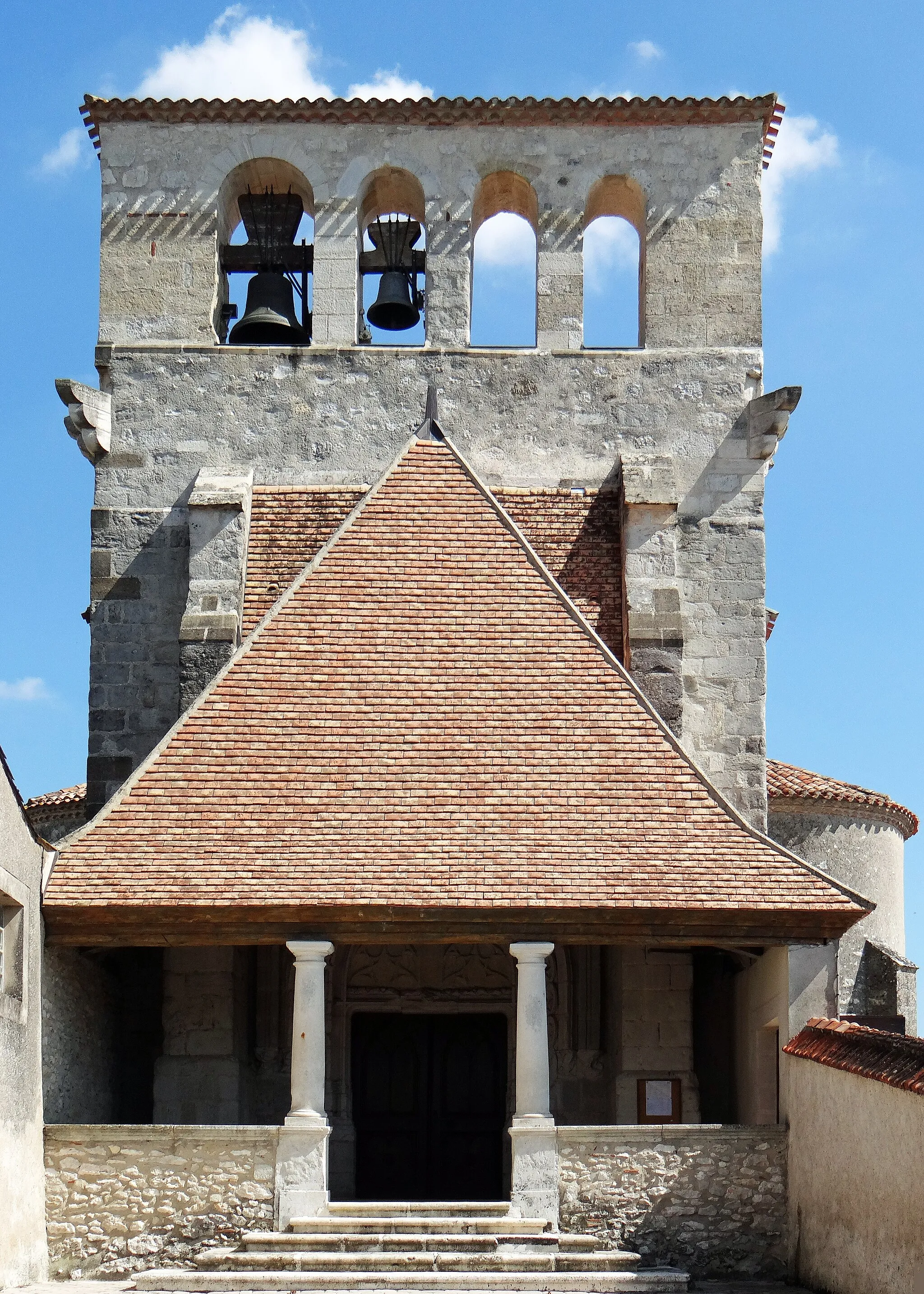 Photo showing: This building is indexed in the base Mérimée, a database of architectural heritage maintained by the French Ministry of Culture, under the reference PA00084251 .