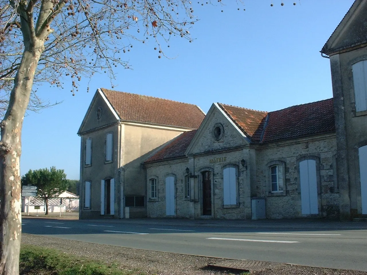 Photo showing: Town hall of Bourran