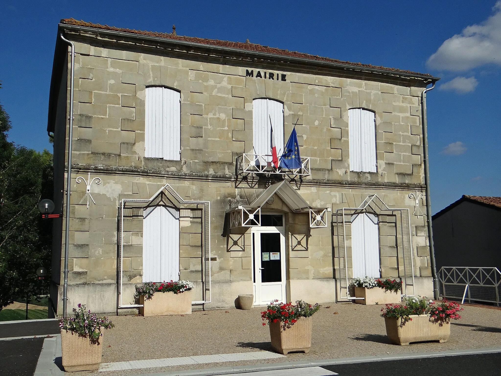 Photo showing: Tombebœuf - Mairie
