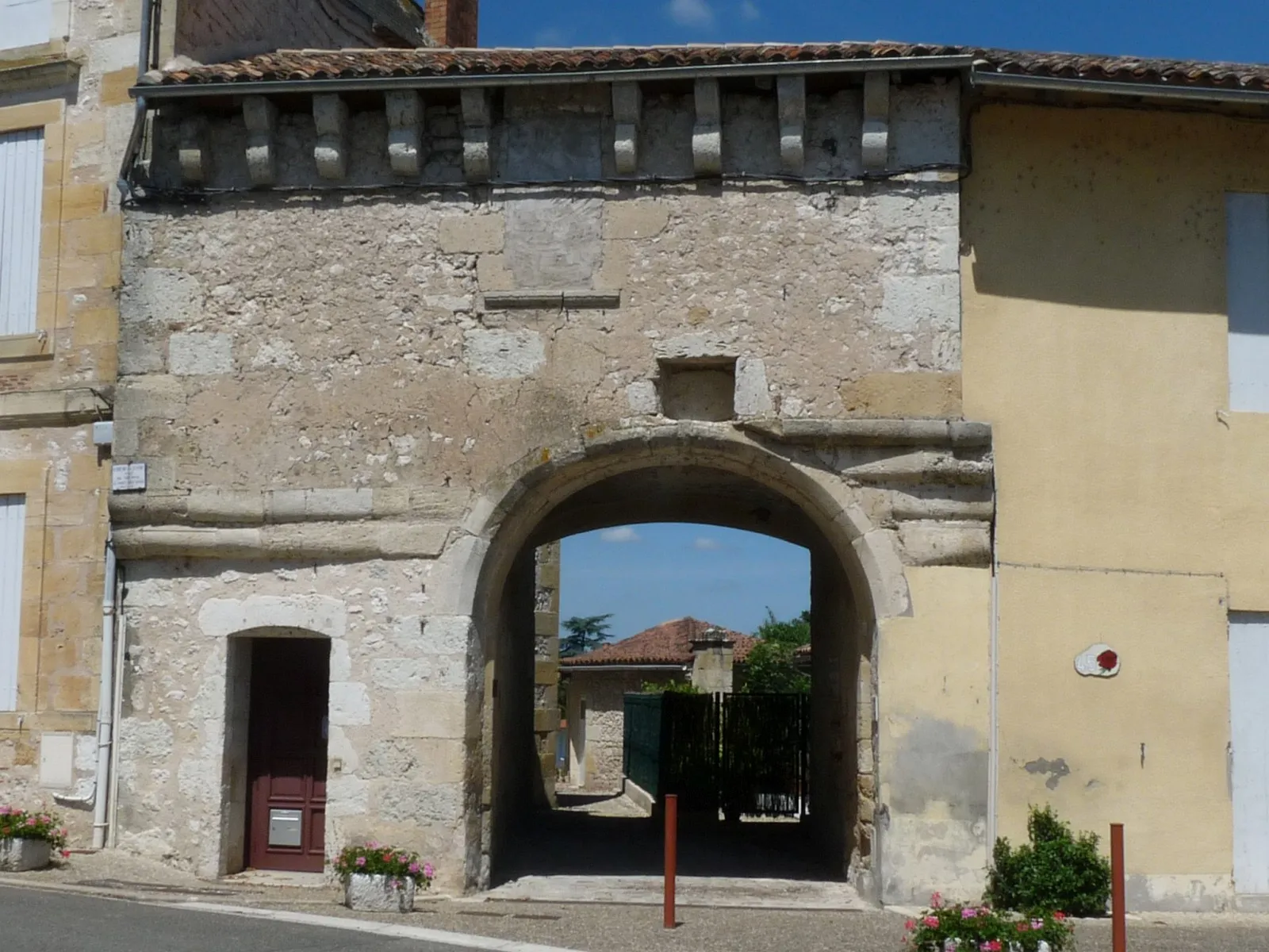 Photo showing: Ancienne porte, Eynesse, Gironde, France