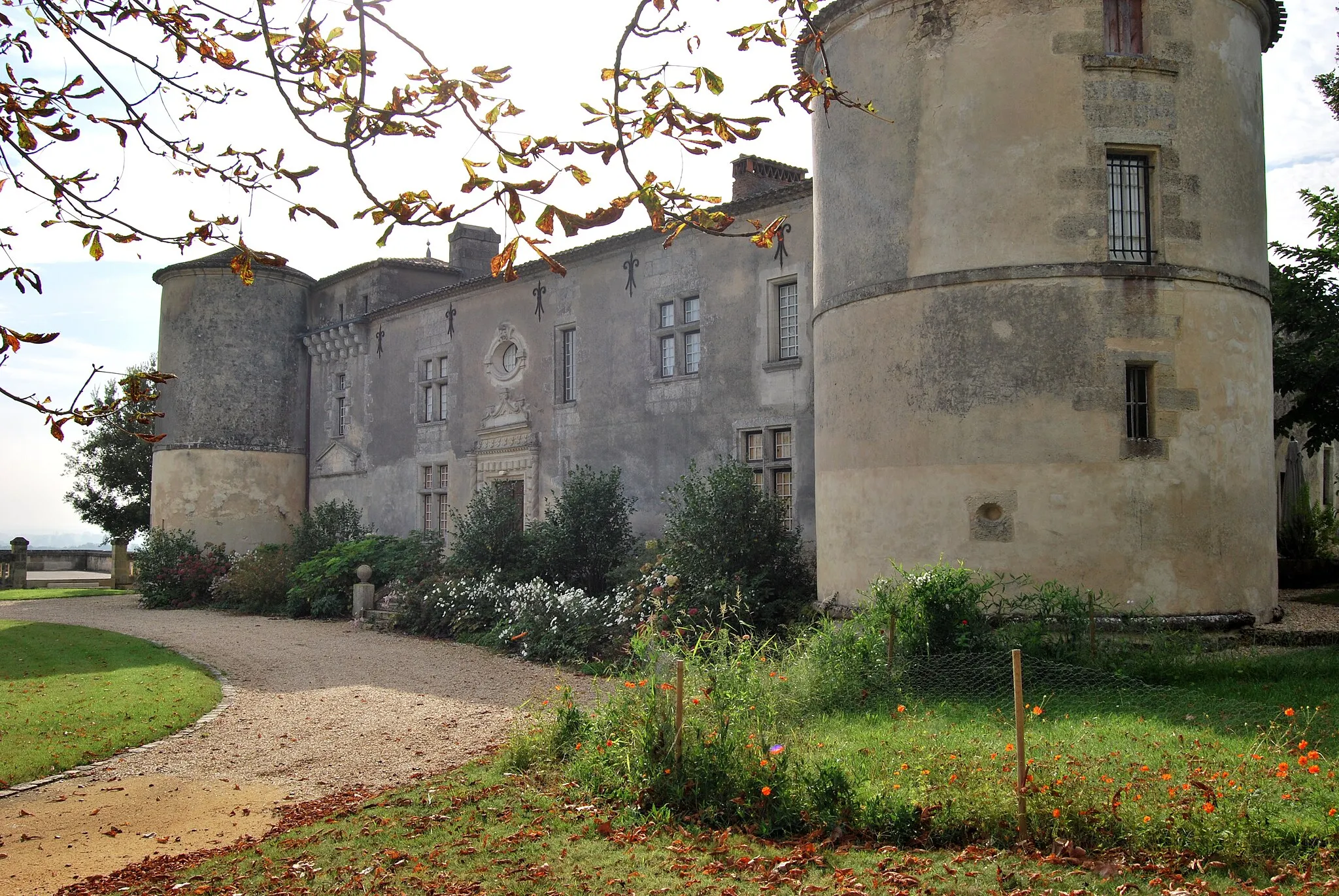 Photo showing: This building is indexed in the base Mérimée, a database of architectural heritage maintained by the French Ministry of Culture, under the reference PA00083904 .