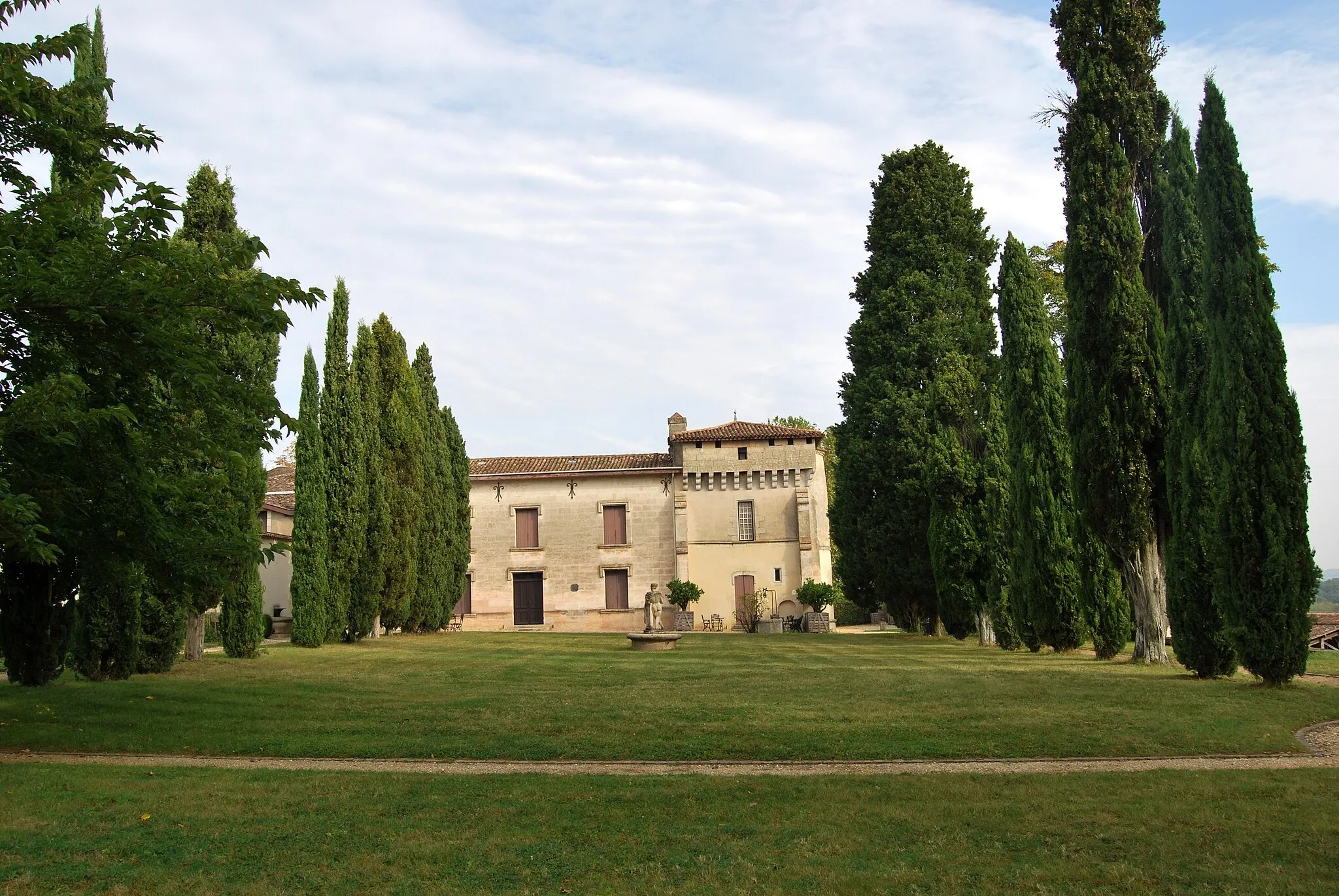 Photo showing: This building is indexed in the base Mérimée, a database of architectural heritage maintained by the French Ministry of Culture, under the reference PA00083904 .