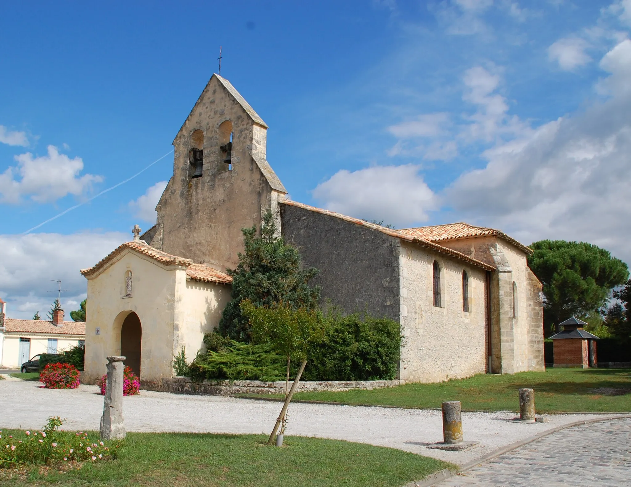 Photo showing: This building is indexed in the base Mérimée, a database of architectural heritage maintained by the French Ministry of Culture, under the reference PA00083792 .